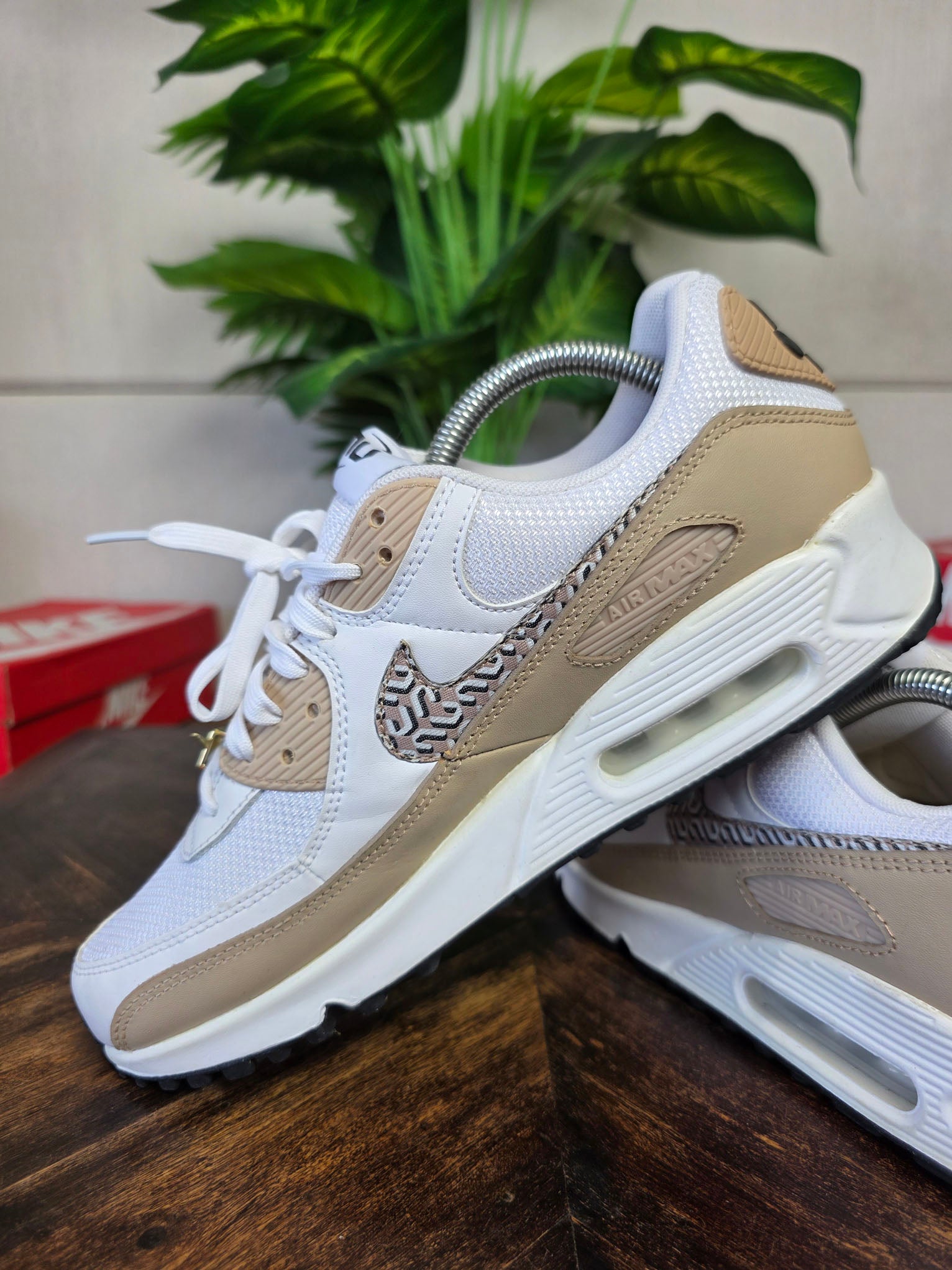 Nike Air Max 90 'United in Victory' maat 42