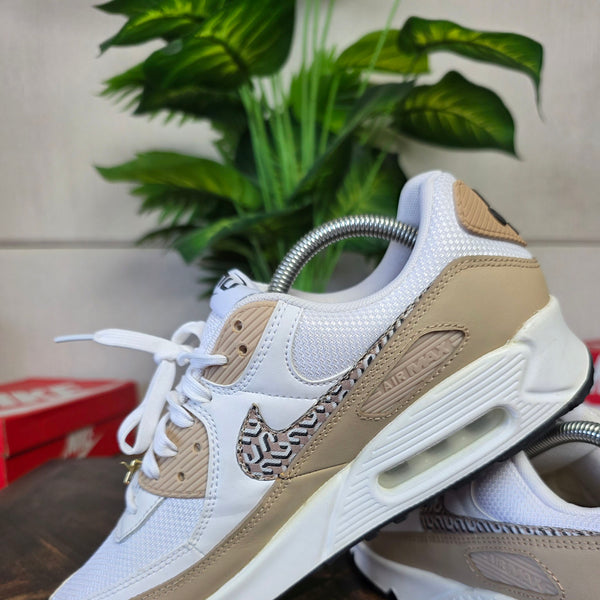 Nike Air Max 90 'United in Victory' maat 42