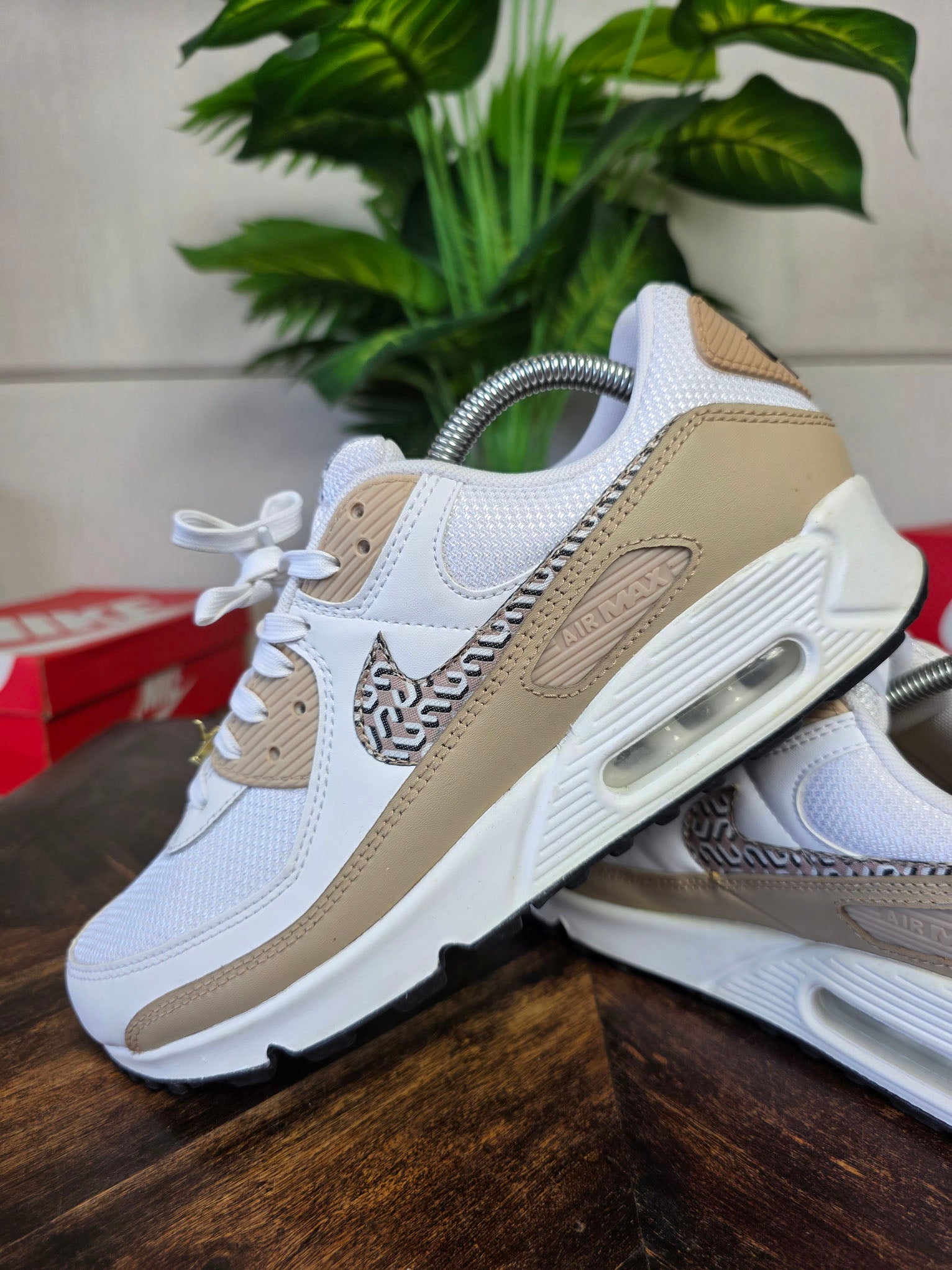 Nike Air Max 90 'United in Victory' maat 42
