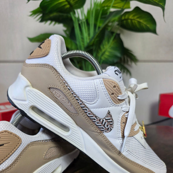 Nike Air Max 90 'United in Victory' maat 42