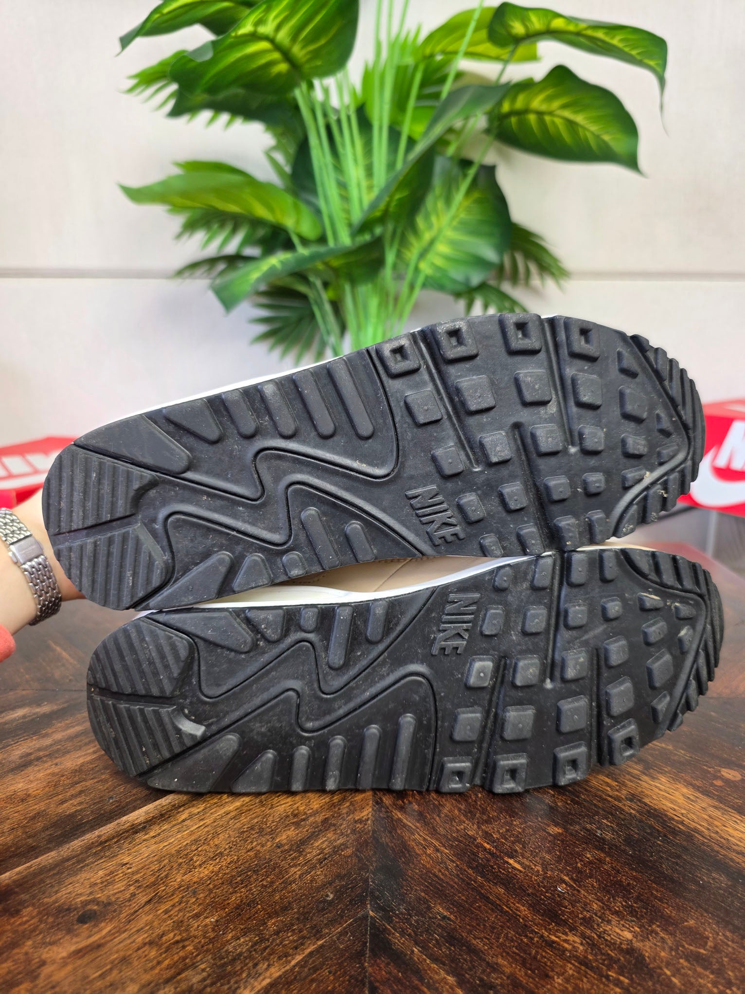 Nike Air Max 90 'United in Victory' maat 42