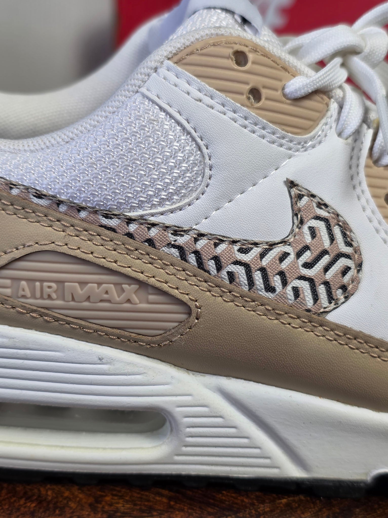 Nike Air Max 90 'United in Victory' maat 42