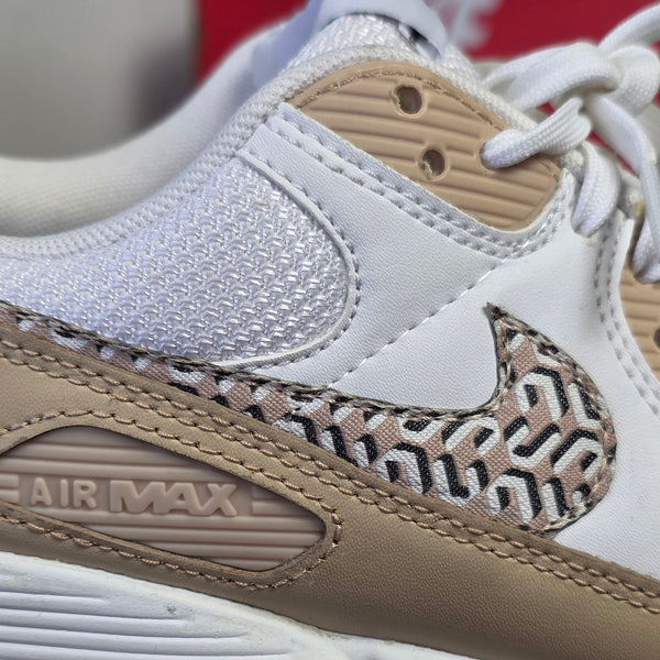 Nike Air Max 90 'United in Victory' maat 42