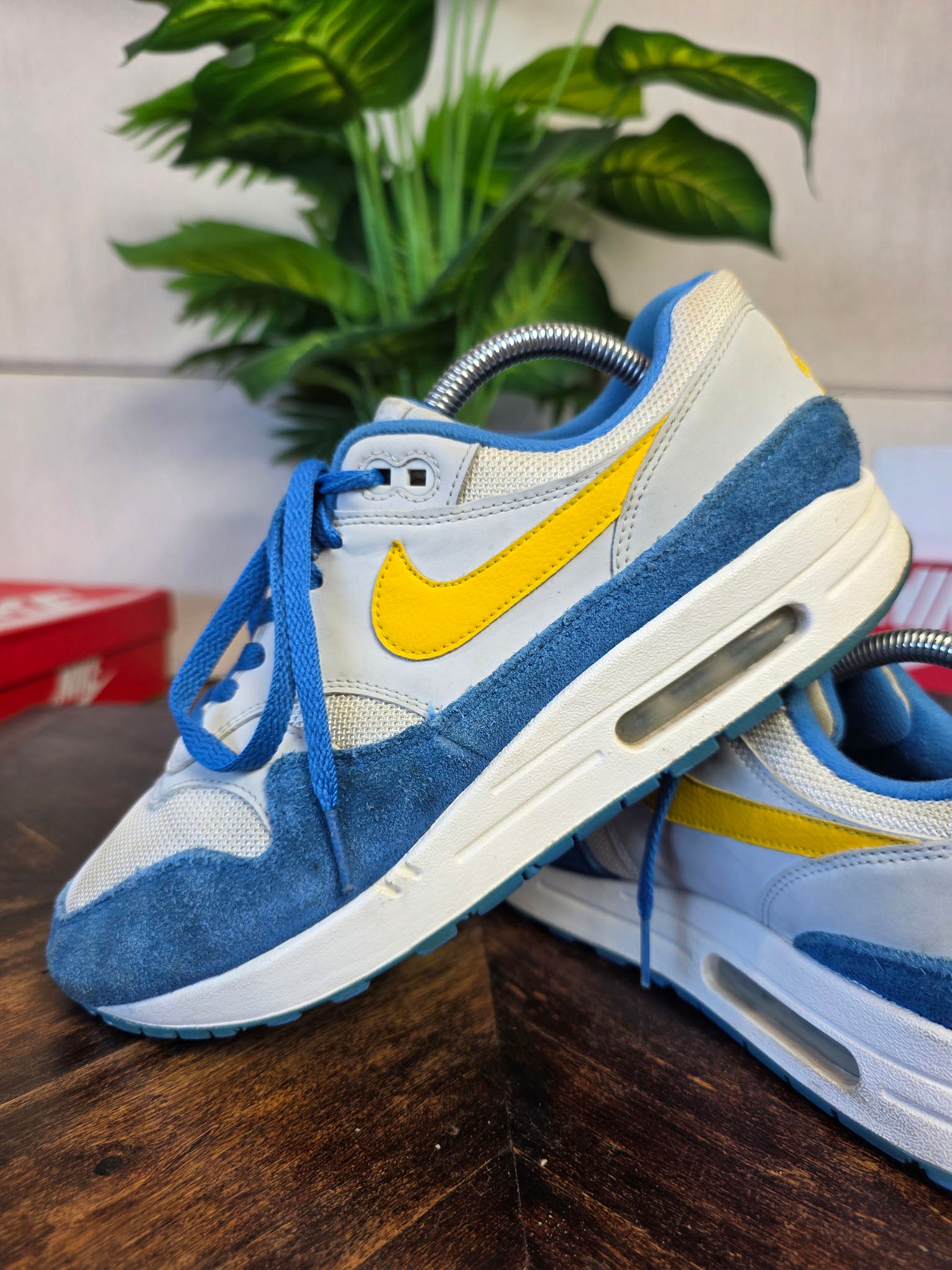 Nike Air Max 1 Signal Blue maat 42,5