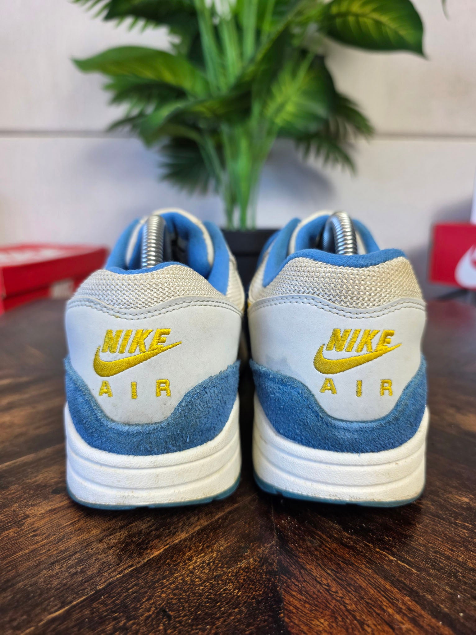 Nike Air Max 1 Signal Blue maat 42,5