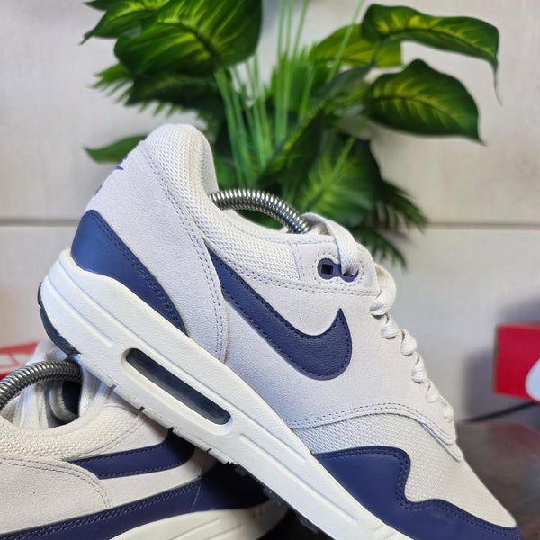 Nike Air Max 1 Essential Sanded Purple maat 43