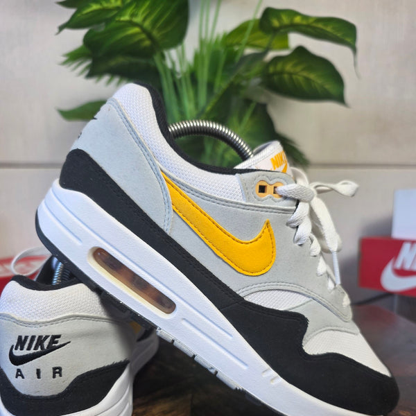 Nike Air Max 1 University Gold maat 43