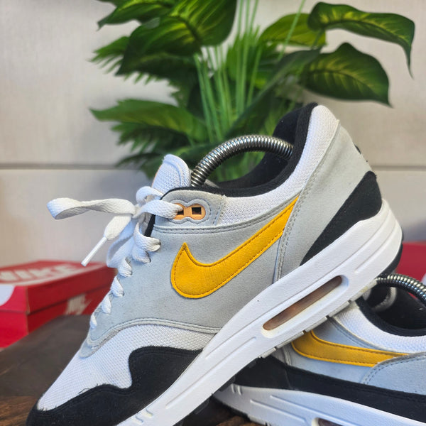 Nike Air Max 1 University Gold maat 43