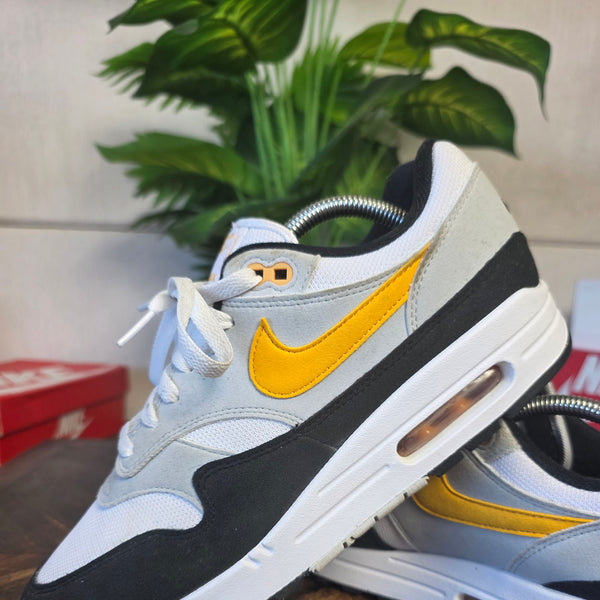Nike Air Max 1 University Gold maat 43