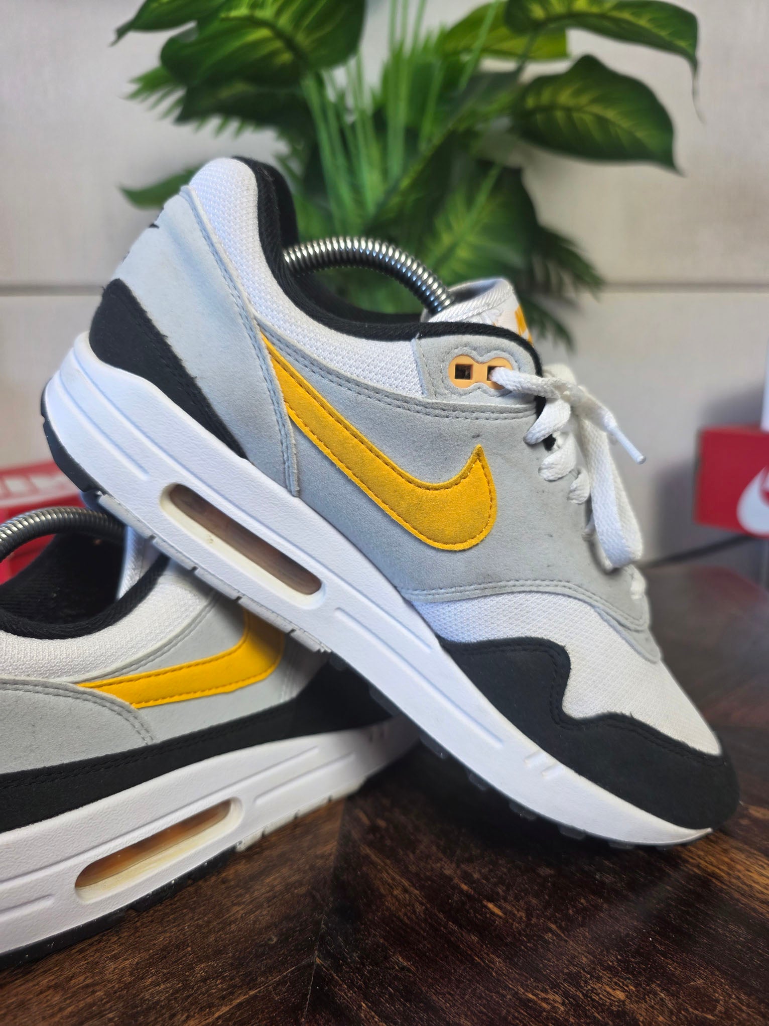 Nike Air Max 1 University Gold maat 43