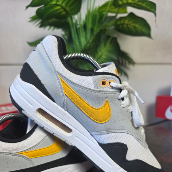 Nike Air Max 1 University Gold maat 43