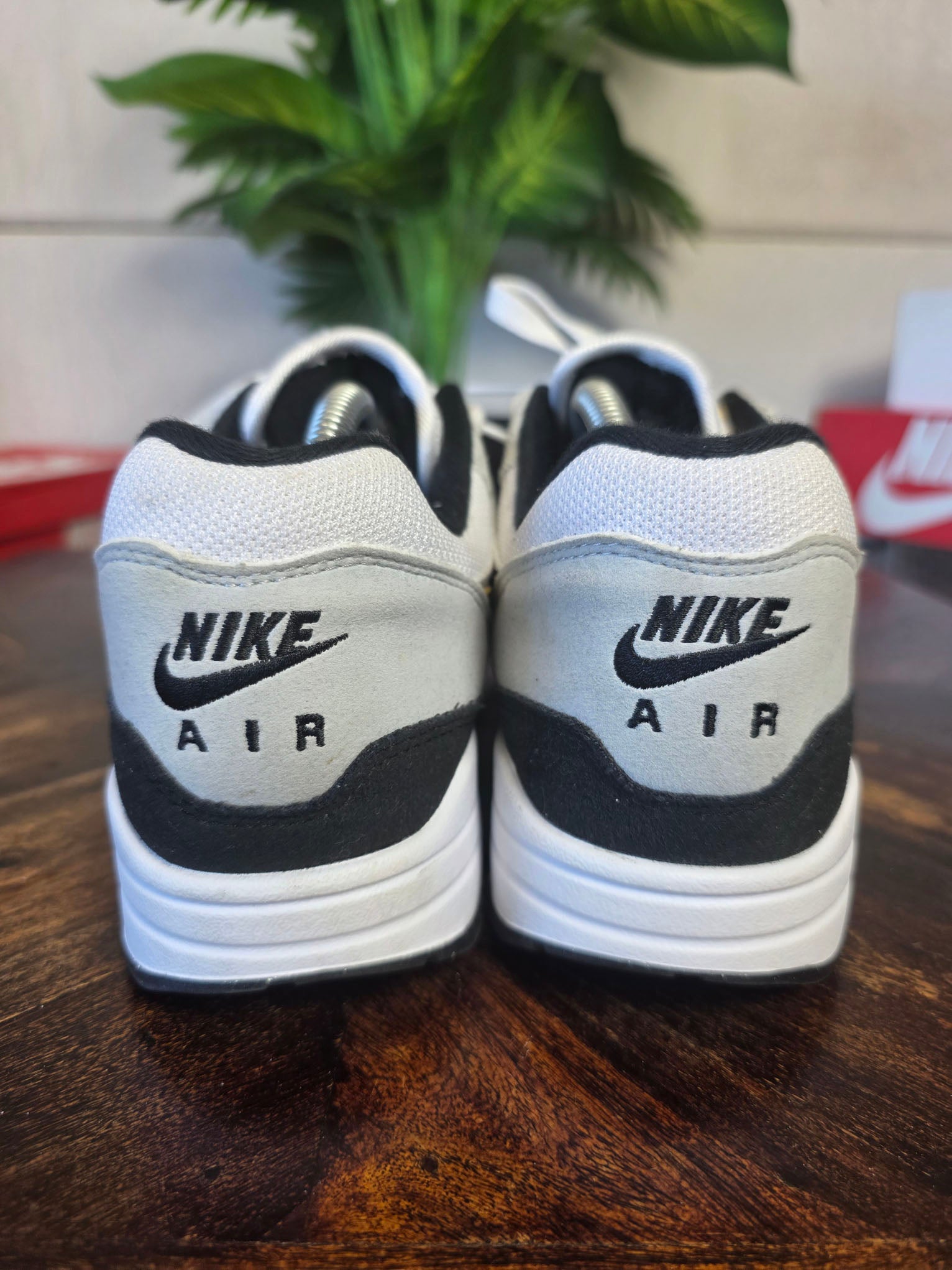 Nike Air Max 1 University Gold maat 43