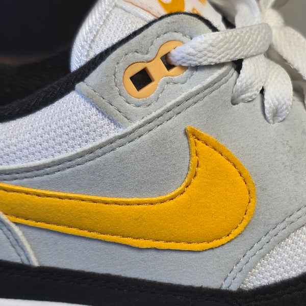 Nike Air Max 1 University Gold maat 43