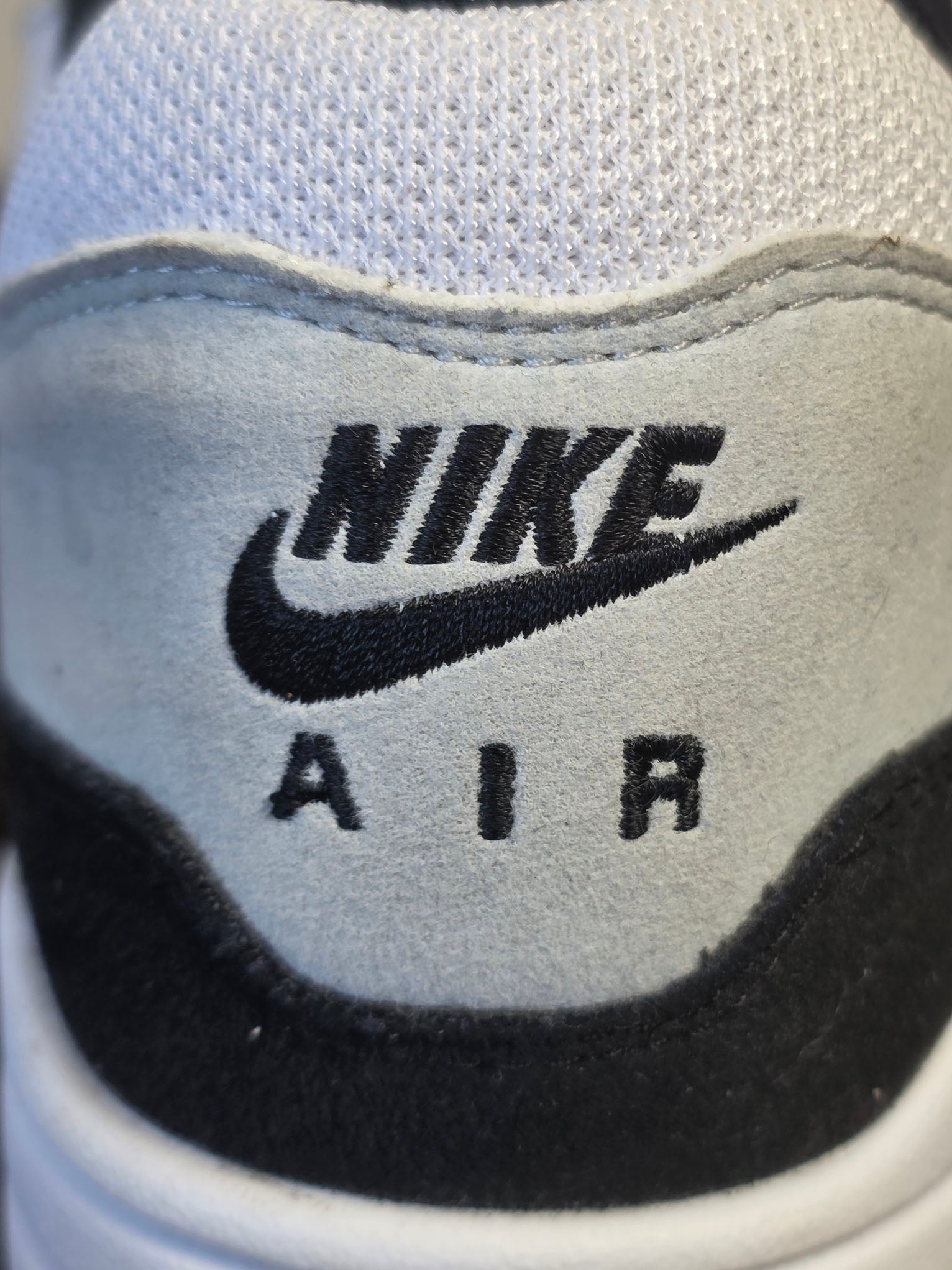 Nike Air Max 1 University Gold maat 43