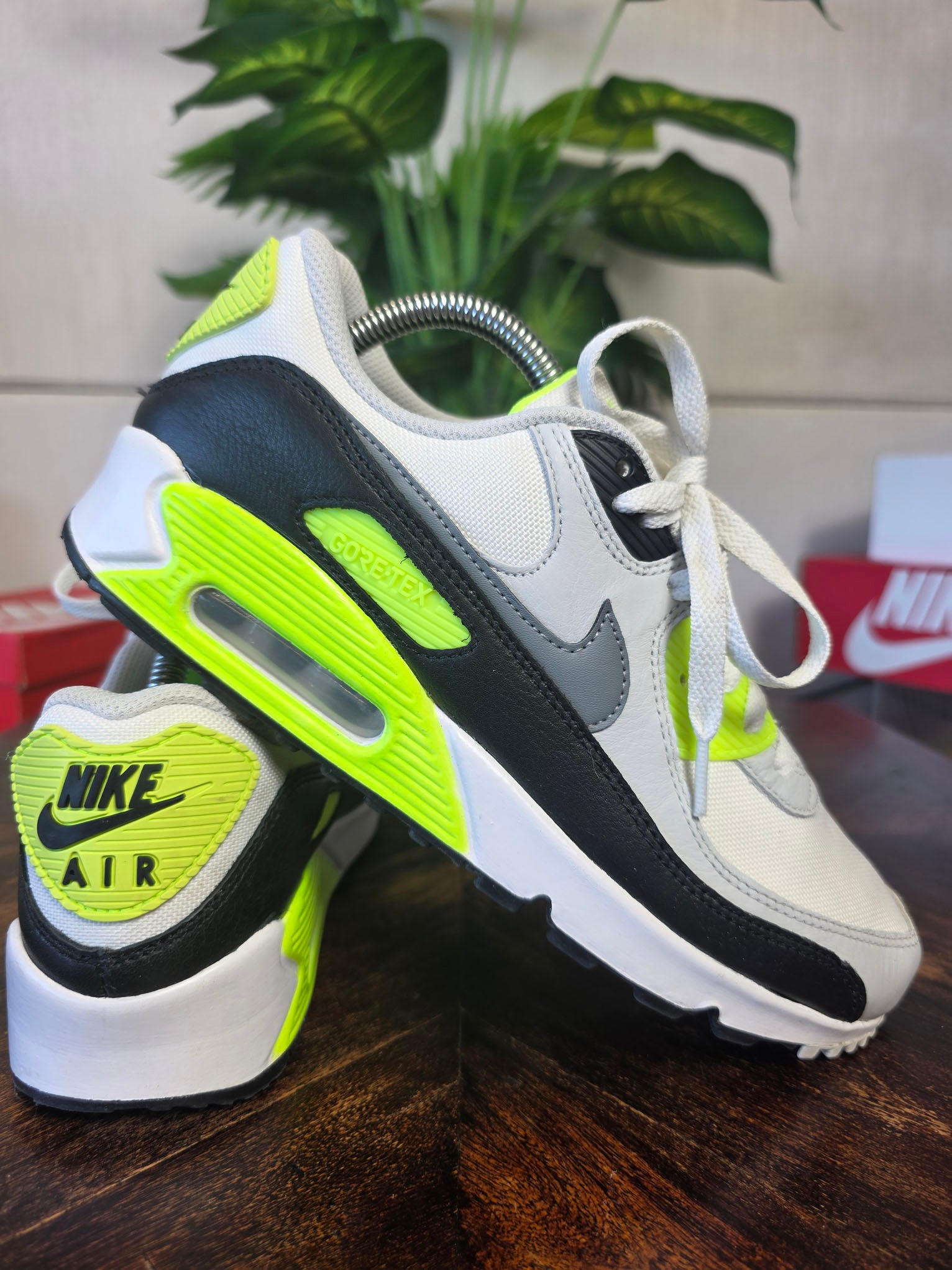 Nike Air Max 90 Gore-Tex Volt maat 41