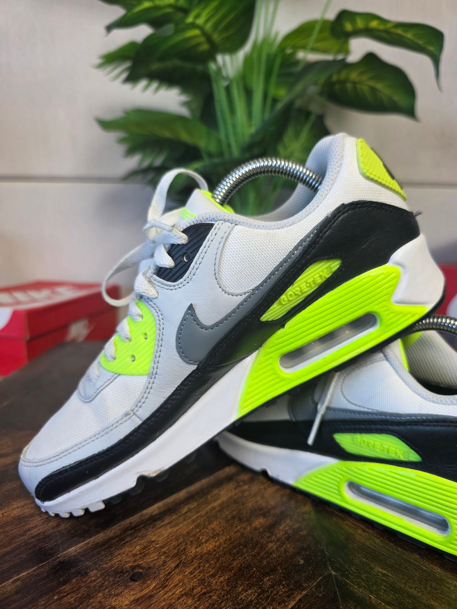 Nike Air Max 90 Gore-Tex Volt maat 41
