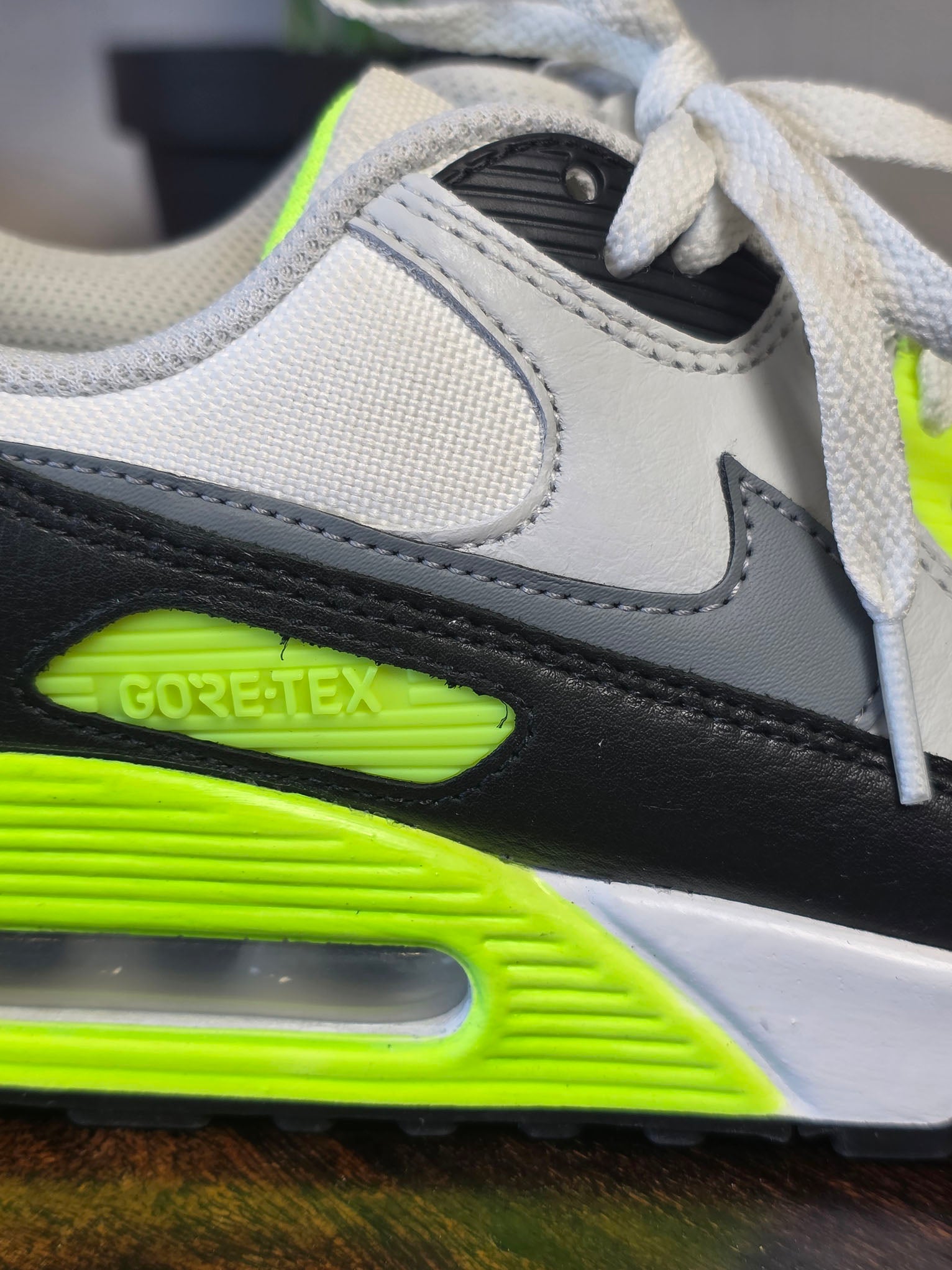 Nike Air Max 90 Gore-Tex Volt maat 41