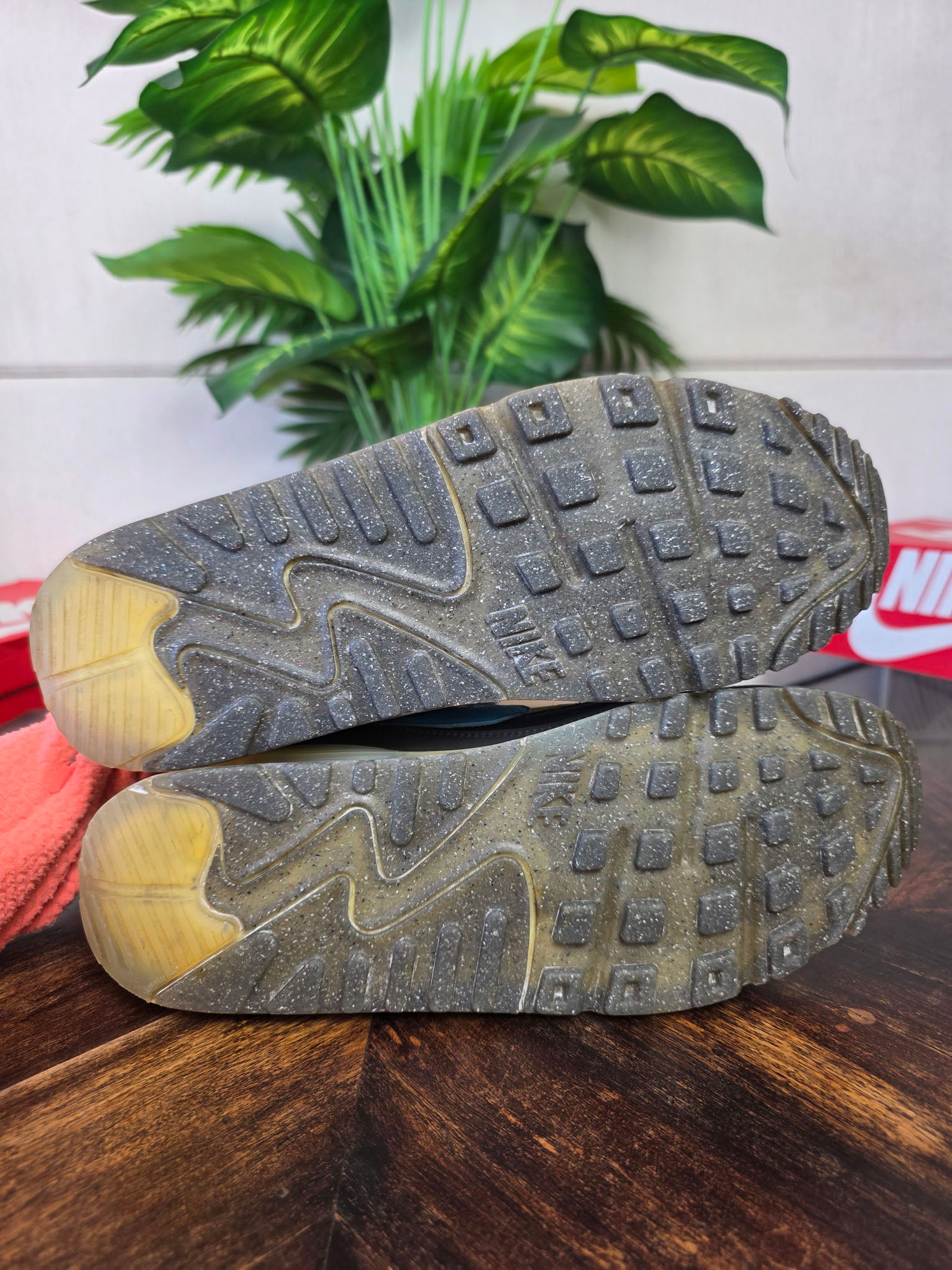 Nike Air Max 90 Terrascape Wheat Gold maat 42,5