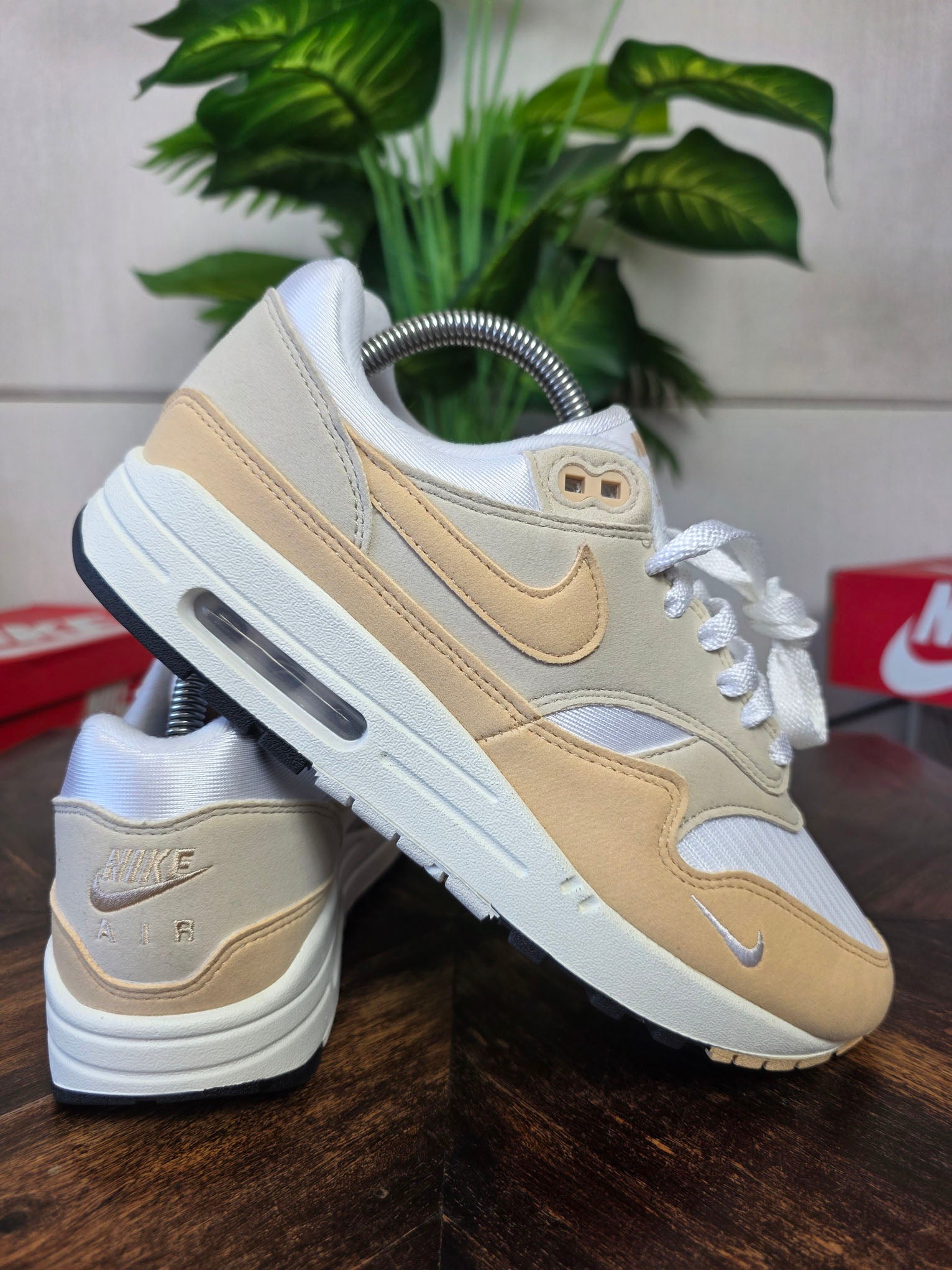 Nike Air Max 1 Light Orewood Brown maat 40,5