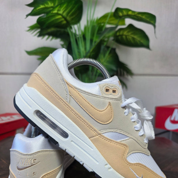 Nike Air Max 1 Light Orewood Brown maat 40,5