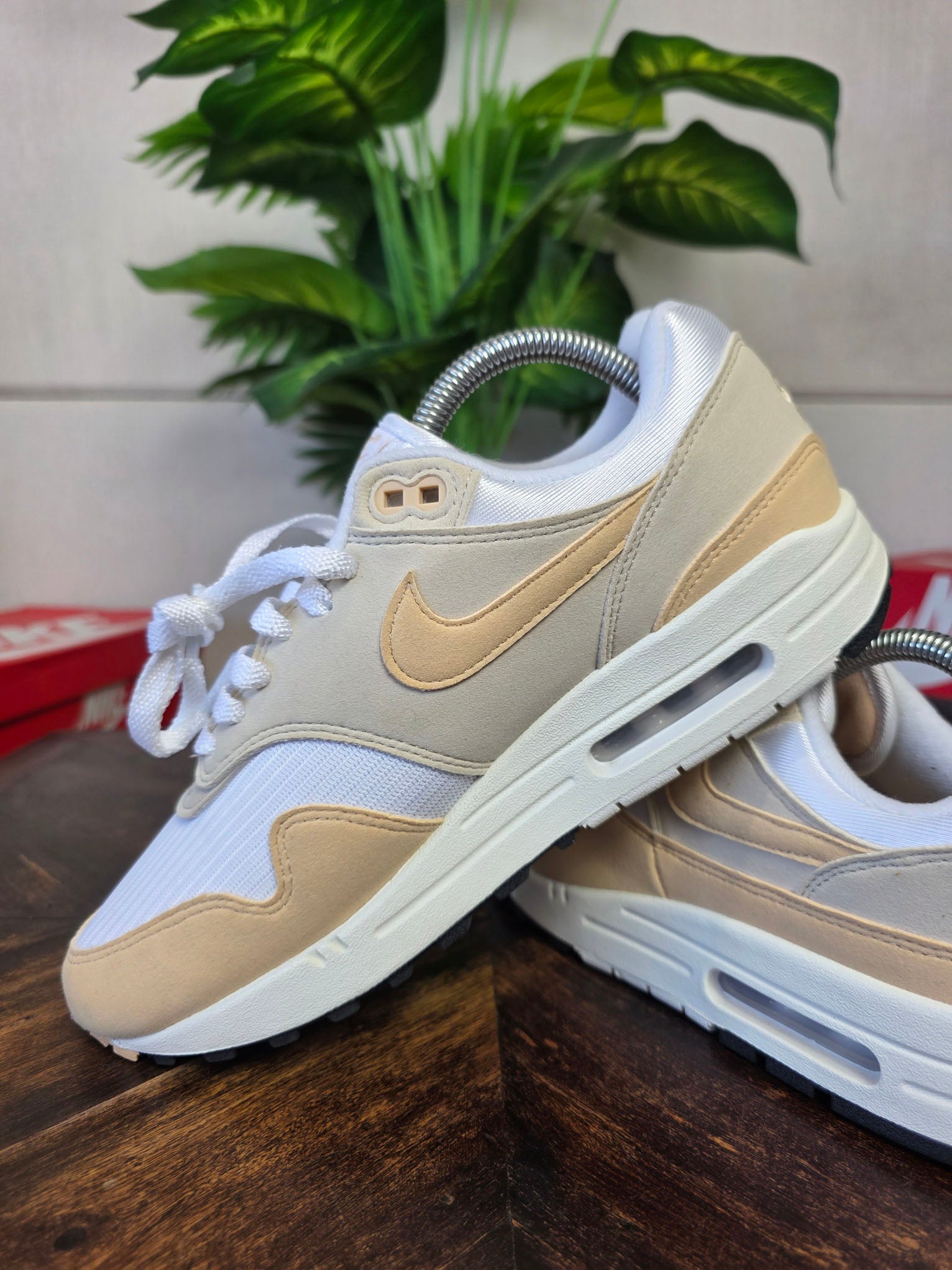 Nike Air Max 1 Light Orewood Brown maat 40,5