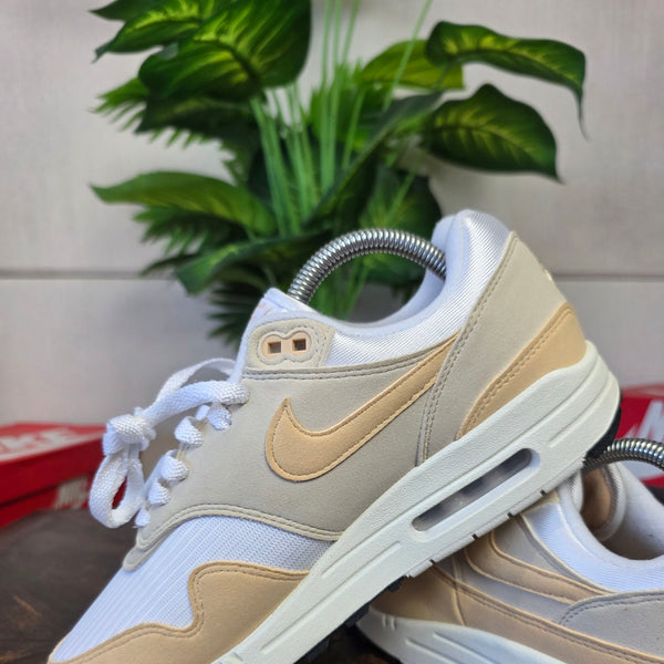 Nike Air Max 1 Light Orewood Brown maat 40,5