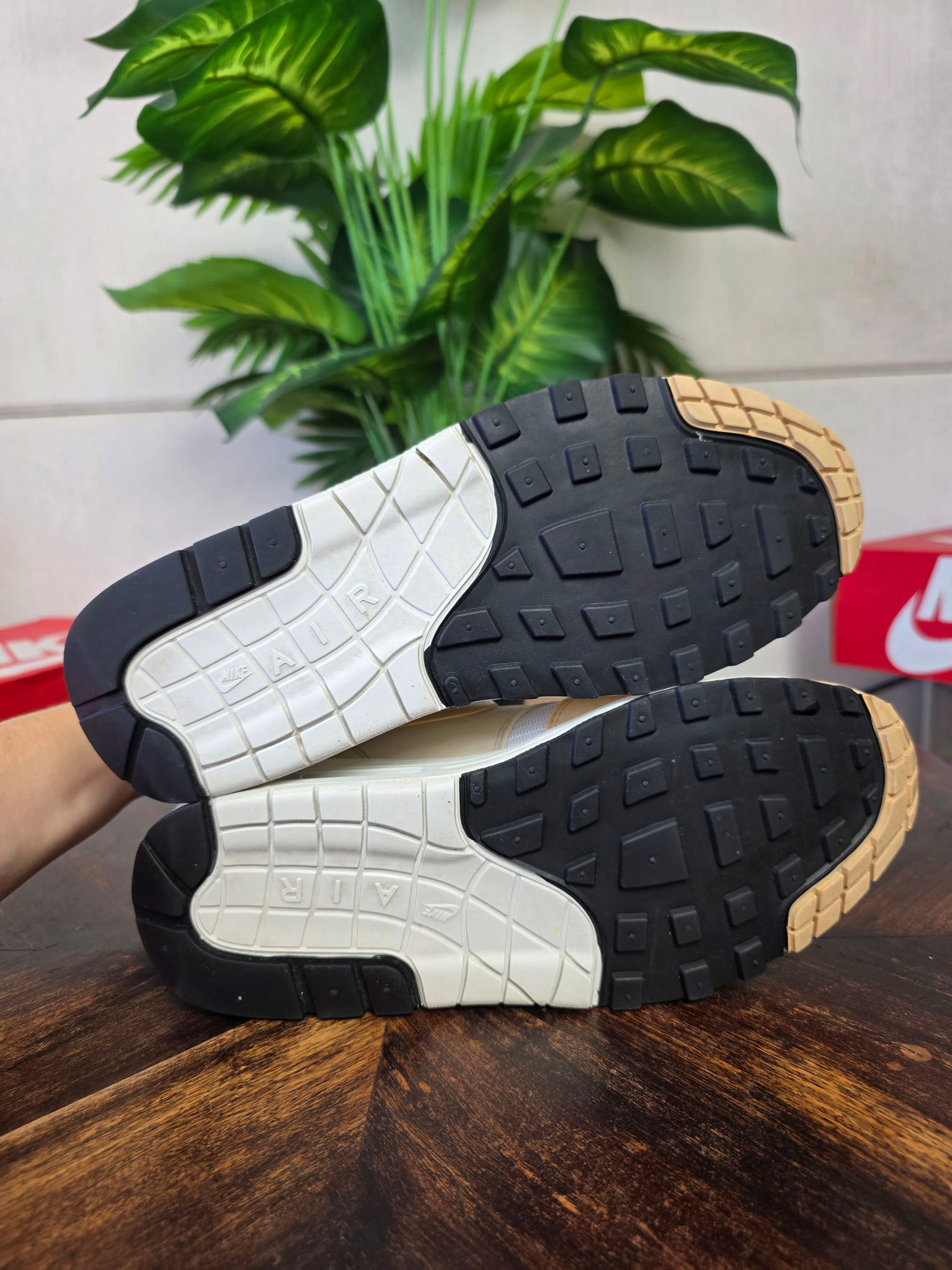 Nike Air Max 1 Light Orewood Brown maat 40,5