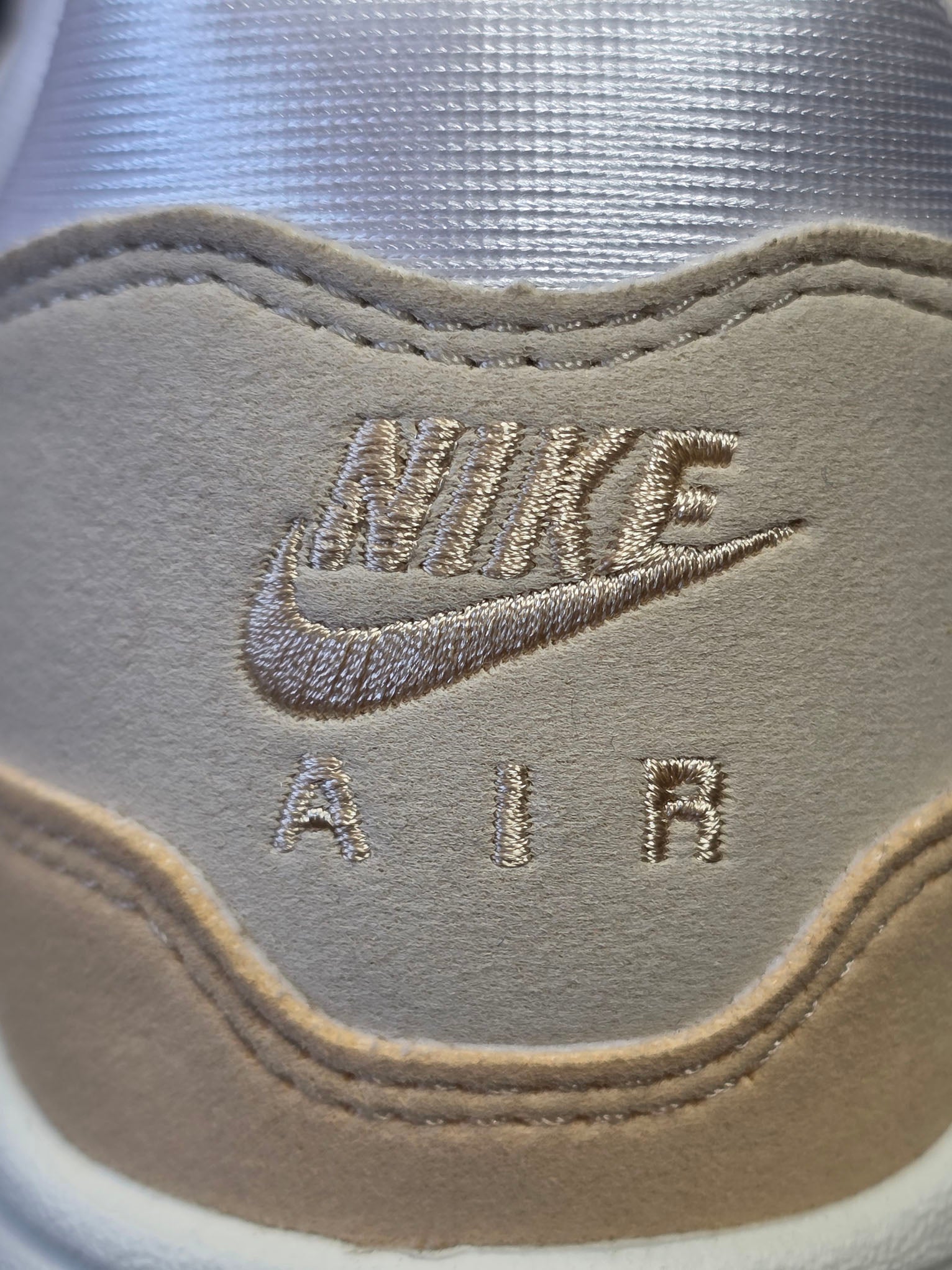 Nike Air Max 1 Light Orewood Brown maat 40,5