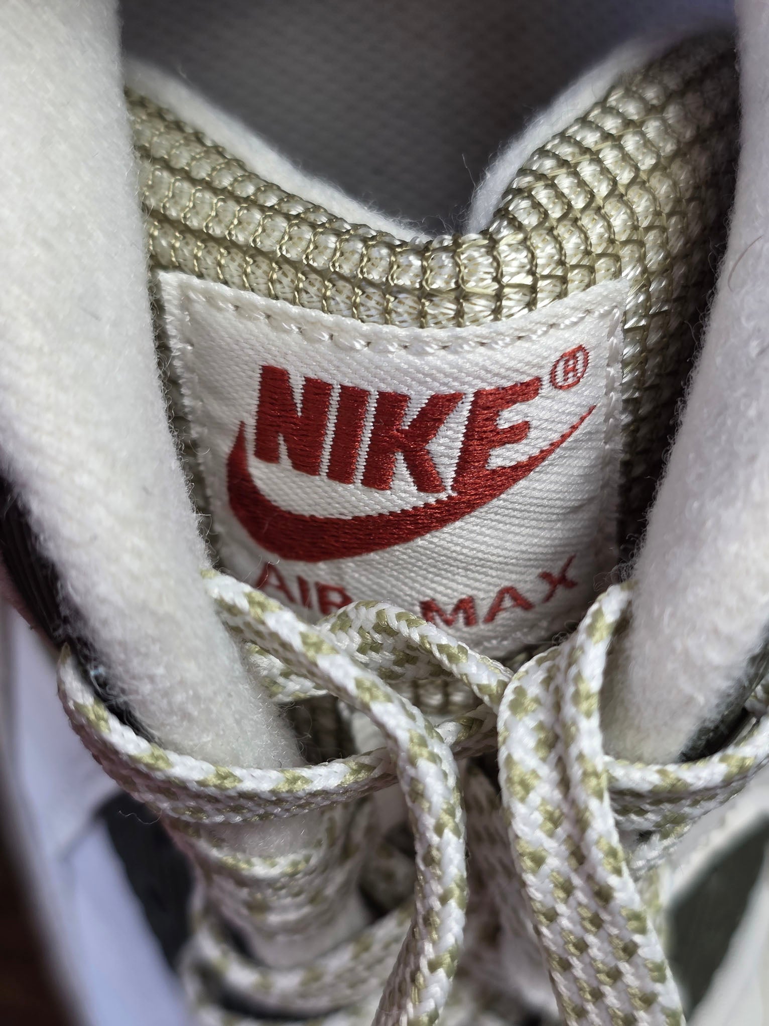 Nike Air Max 90 "Phantom Neutral Olive" maat 42,5