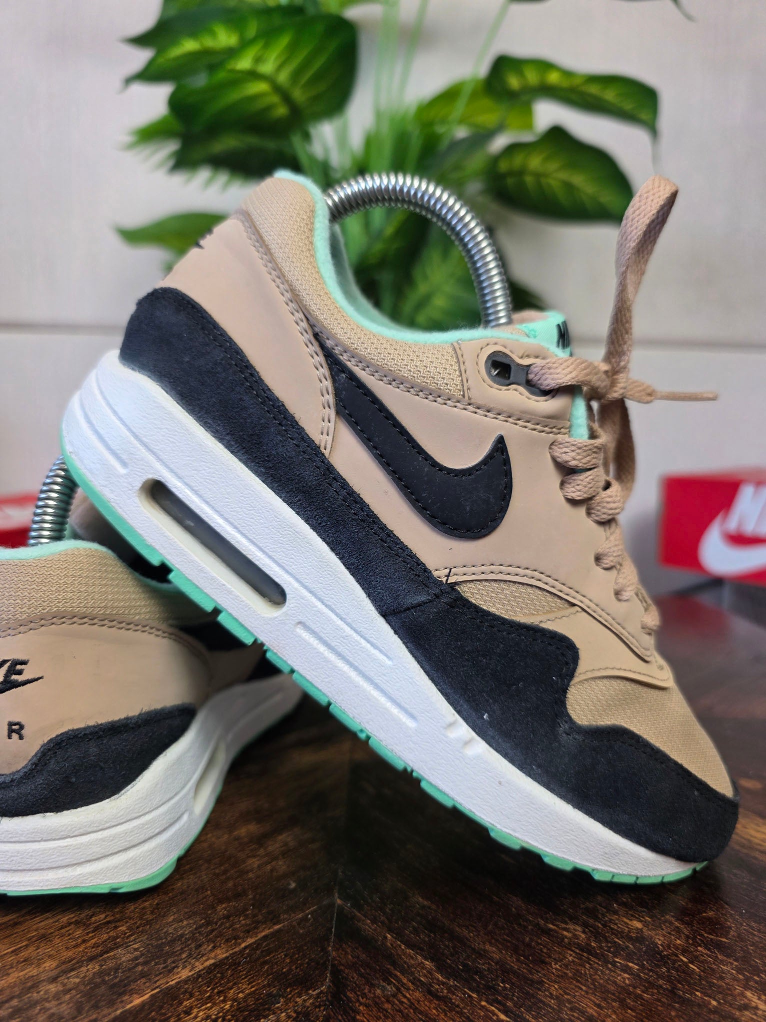 Nike Air Max 1 "Desert Black Green Glow White" maat 37,5