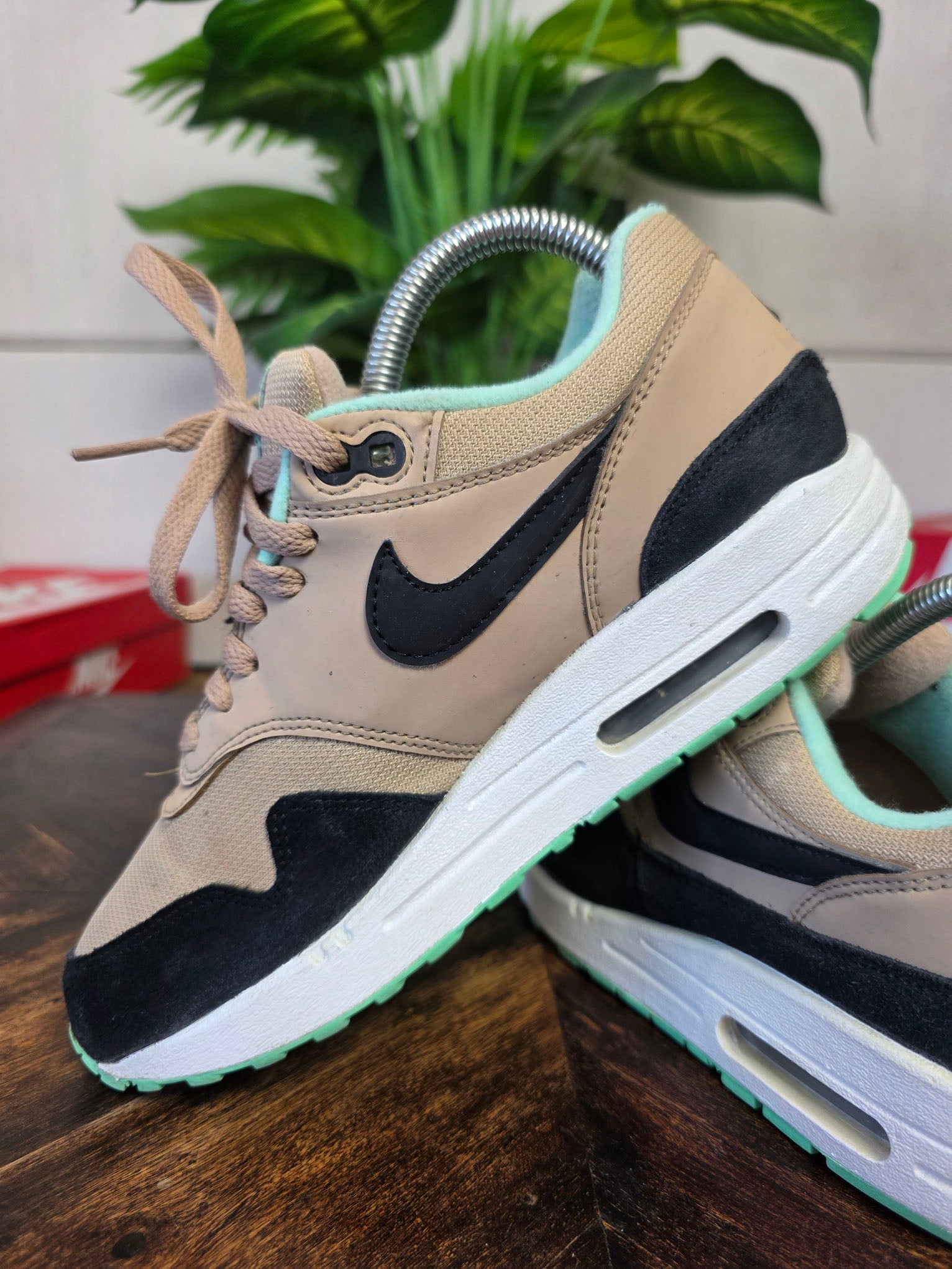 Nike Air Max 1 "Desert Black Green Glow White" maat 37,5