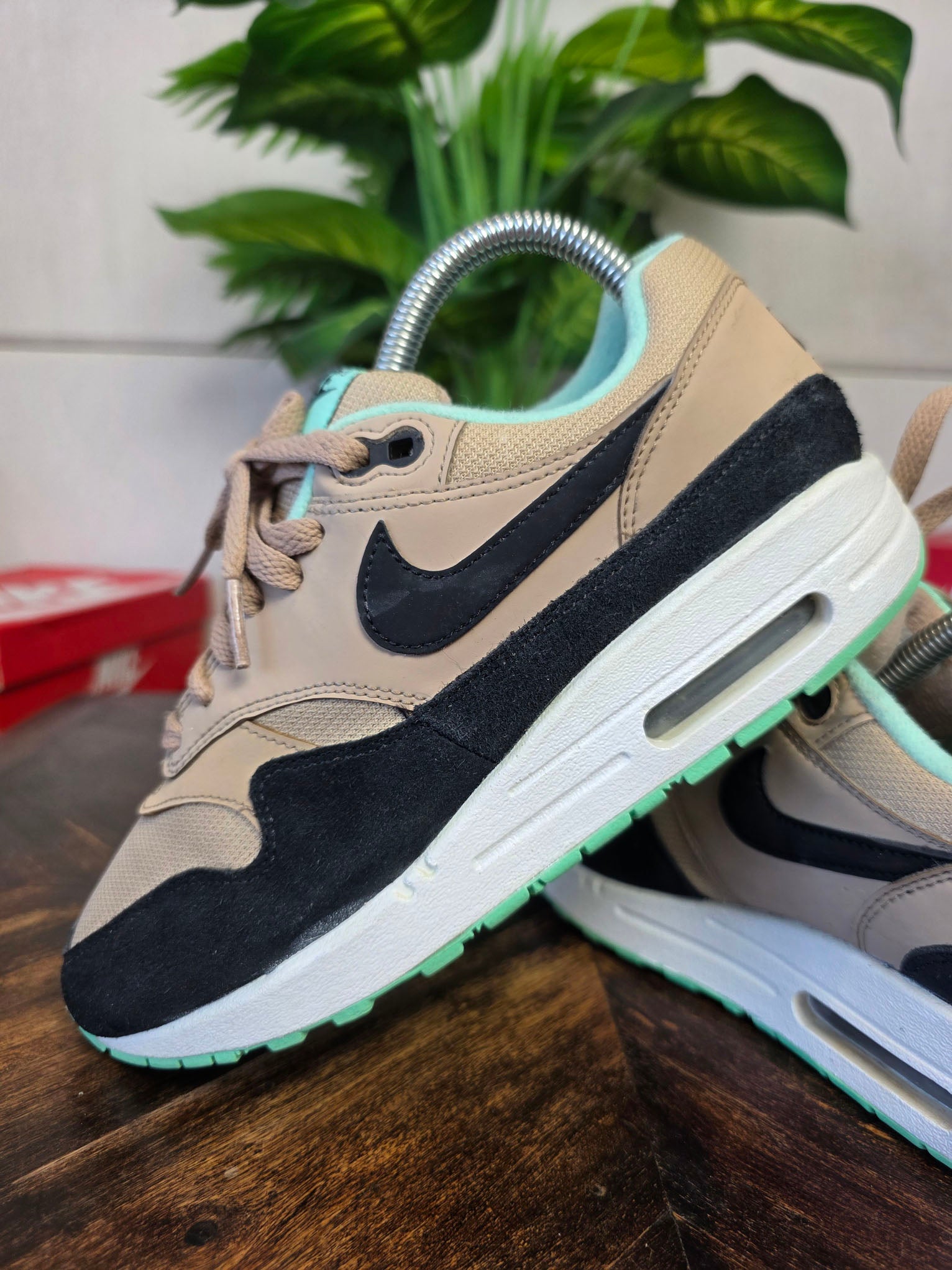 Nike Air Max 1 "Desert Black Green Glow White" maat 37,5