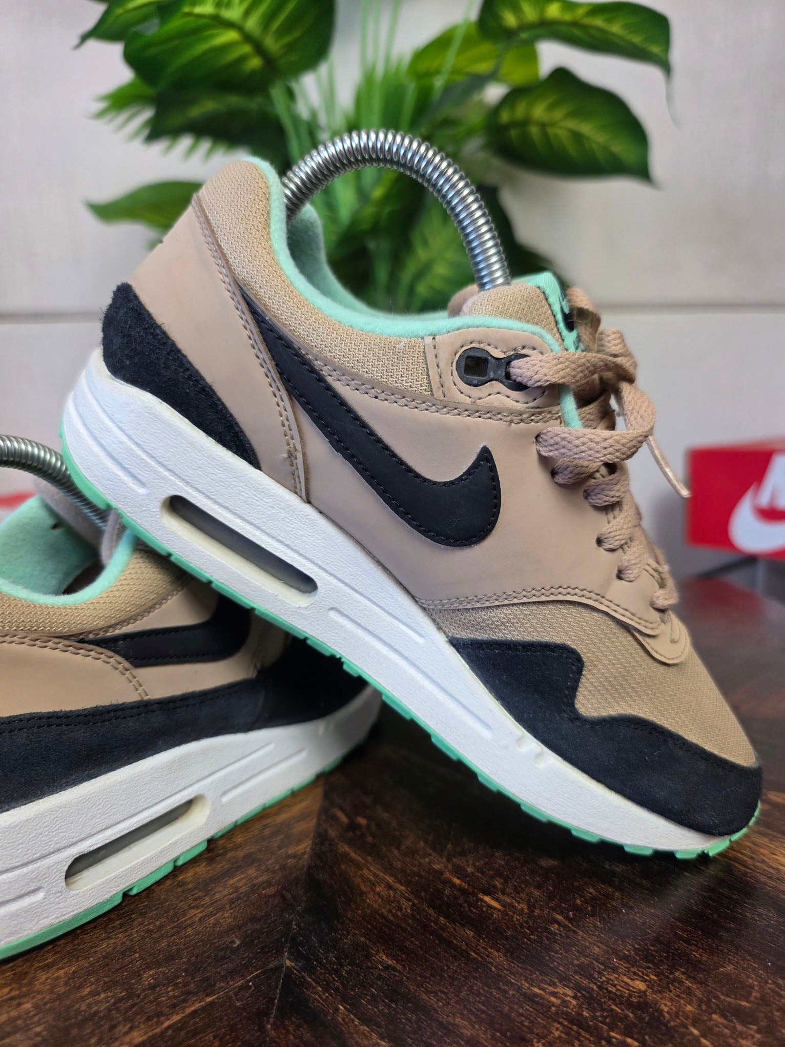 Nike Air Max 1 "Desert Black Green Glow White" maat 37,5