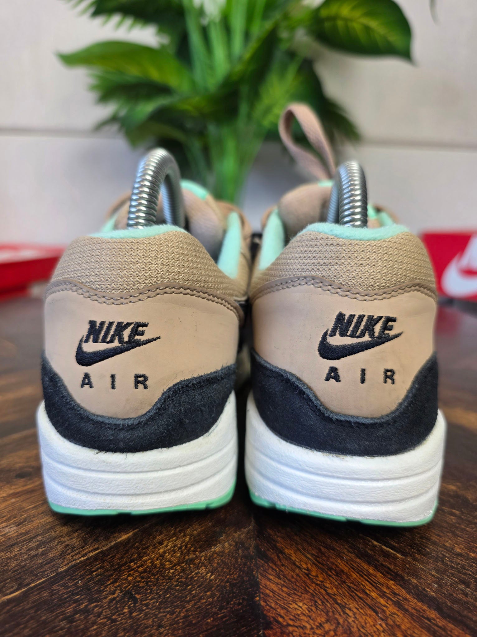 Nike Air Max 1 "Desert Black Green Glow White" maat 37,5
