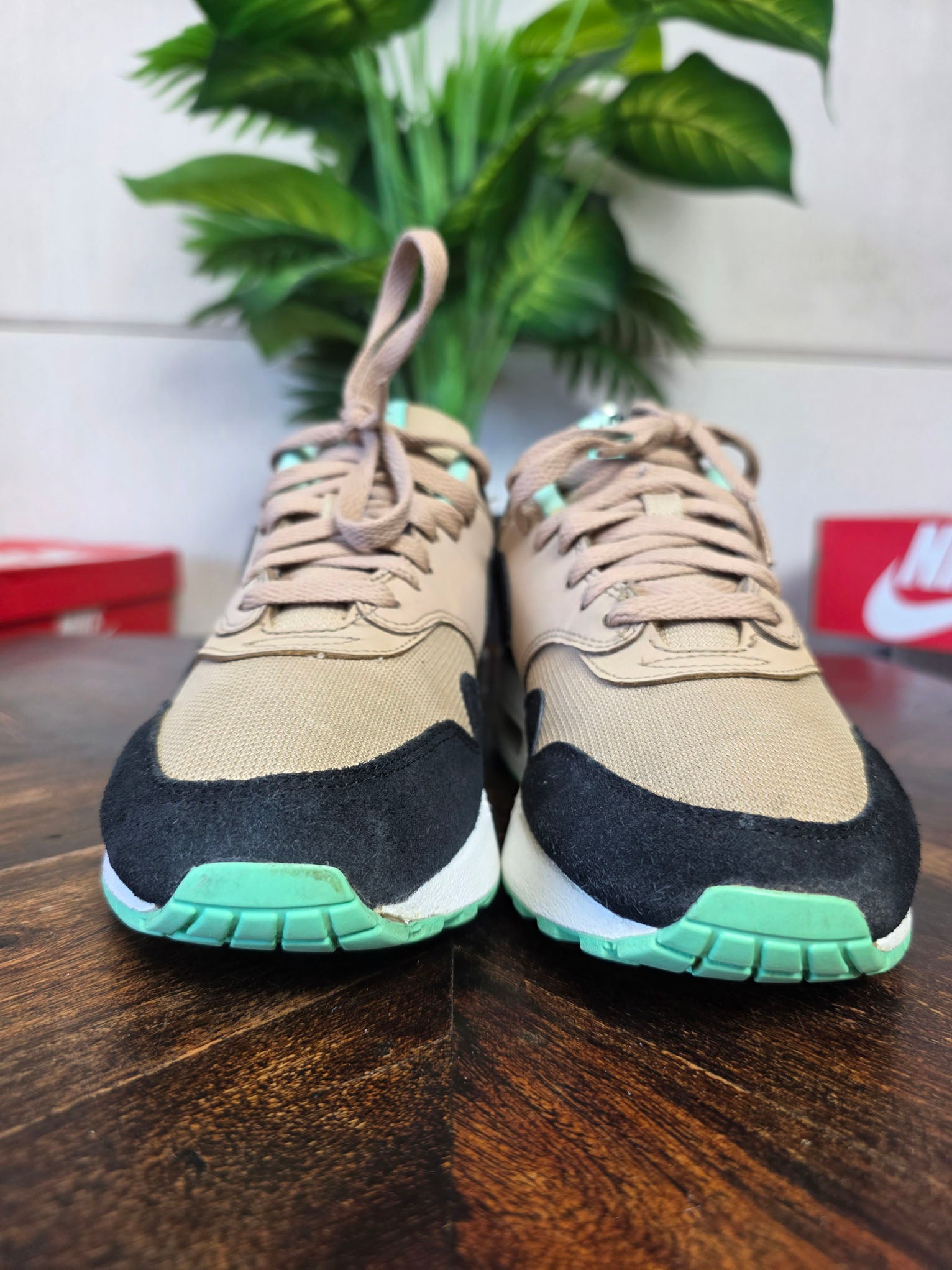 Nike Air Max 1 "Desert Black Green Glow White" maat 37,5