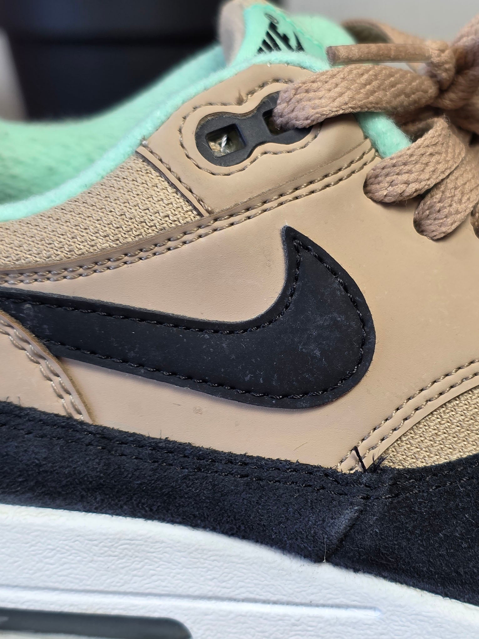 Nike Air Max 1 "Desert Black Green Glow White" maat 37,5