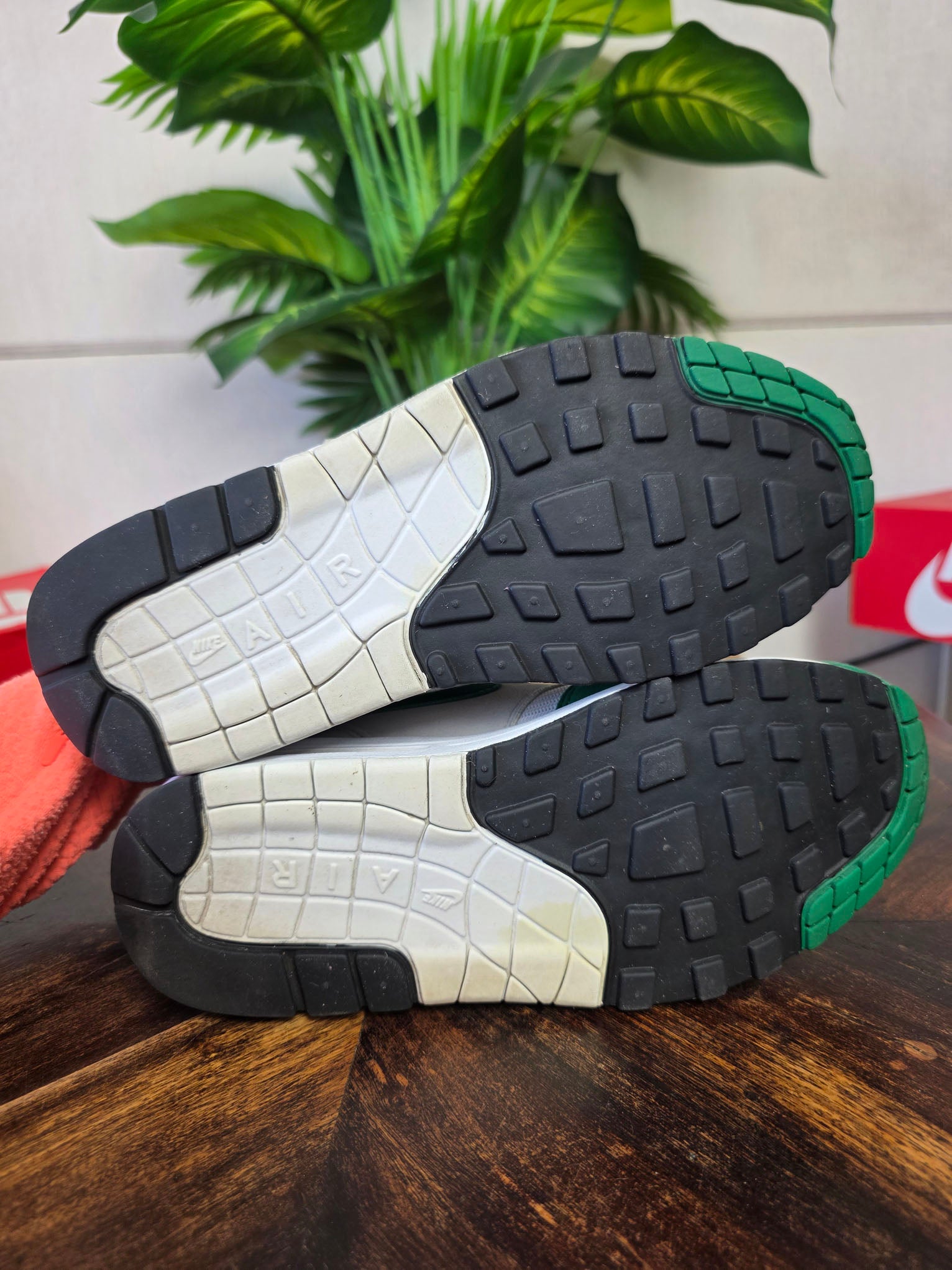 Nike Air Max 1 '87 Wmns "Malachite" maat 39