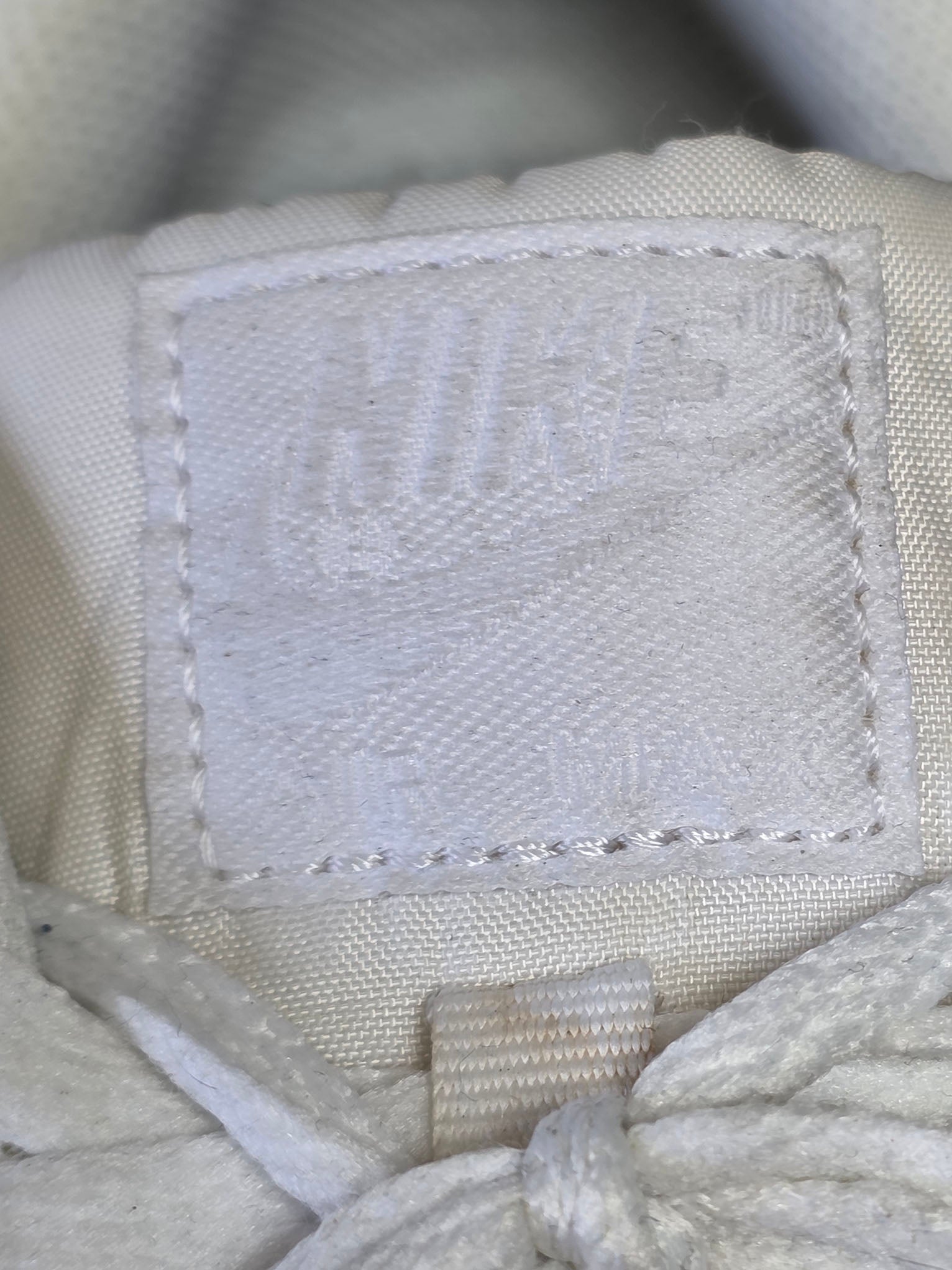 Nike Air Max 90 Triple White LTR maat 42,5