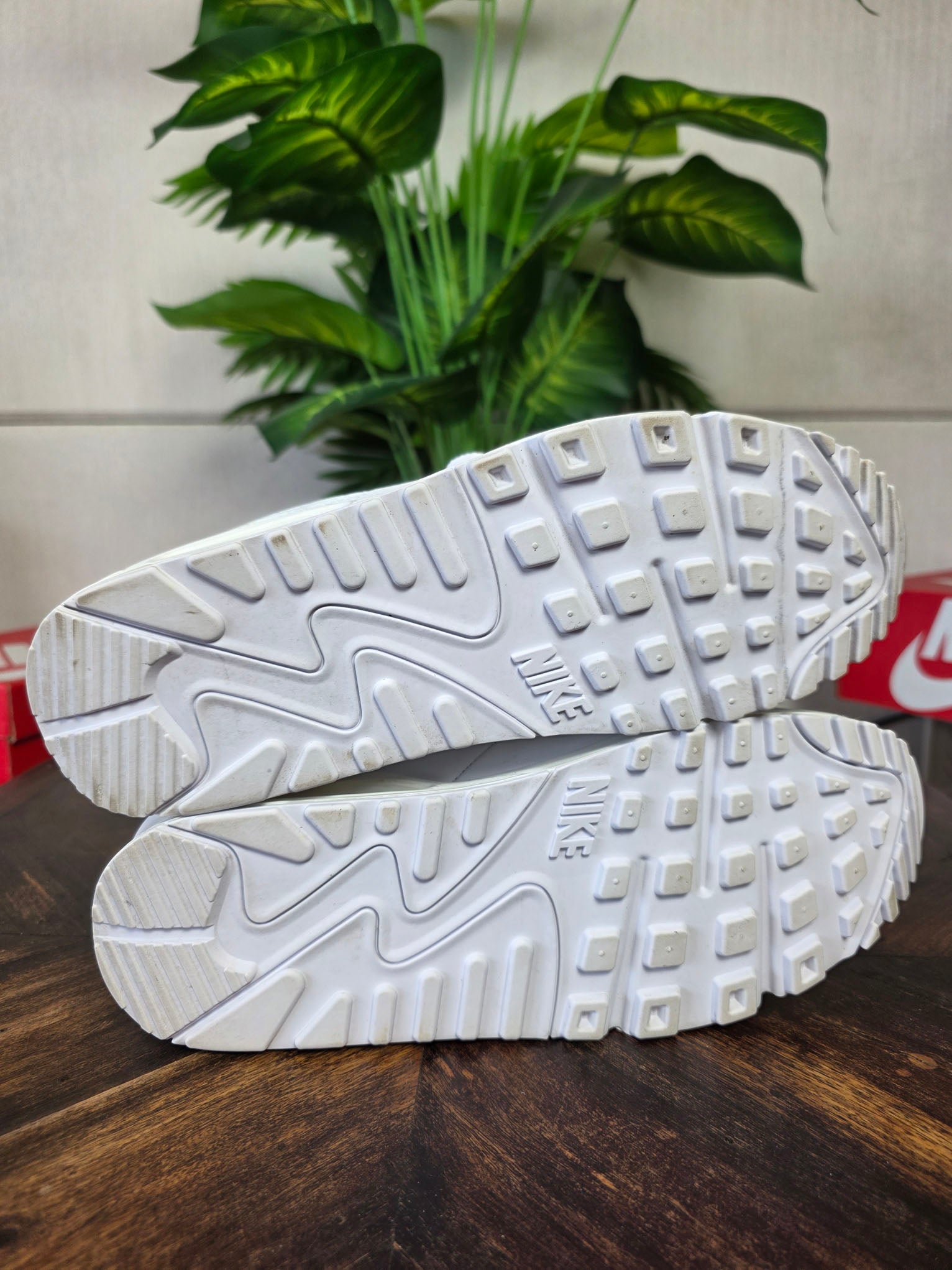 Nike Air Max 90 Triple White maat 43
