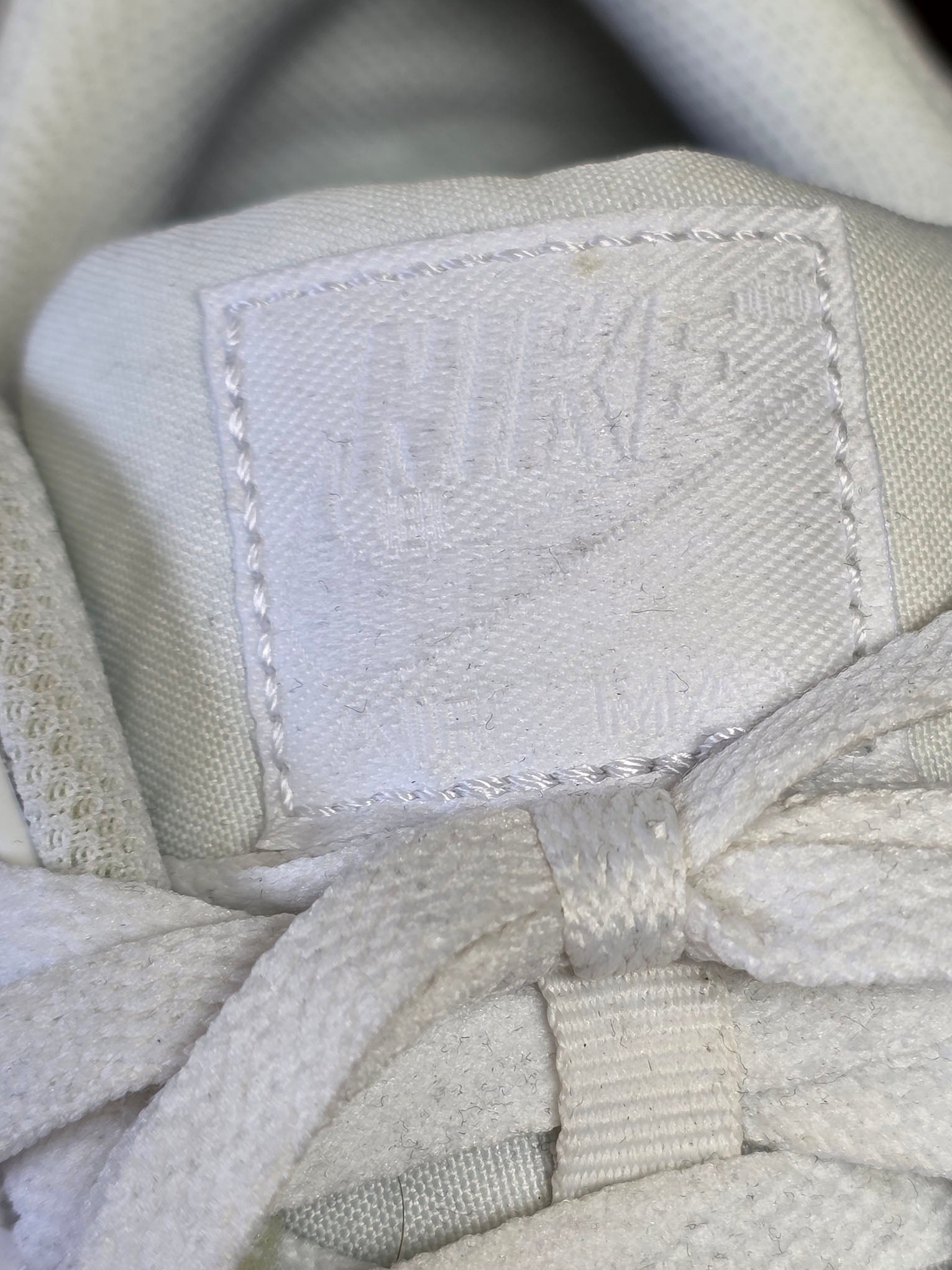 Nike Air Max 90 Triple White maat 43