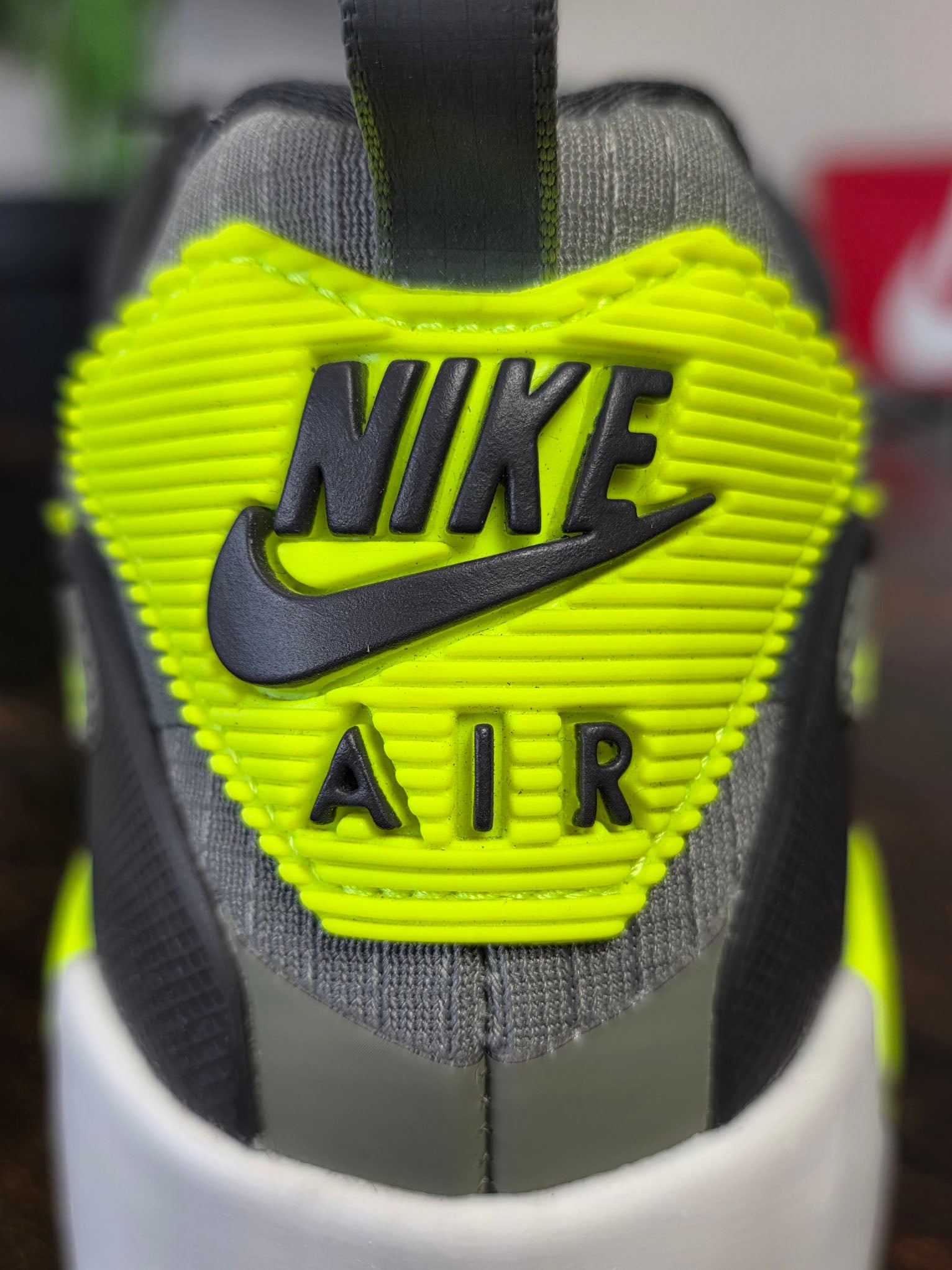 Nike Air Max 90 Drift “Light Army Volt" maat 42,5