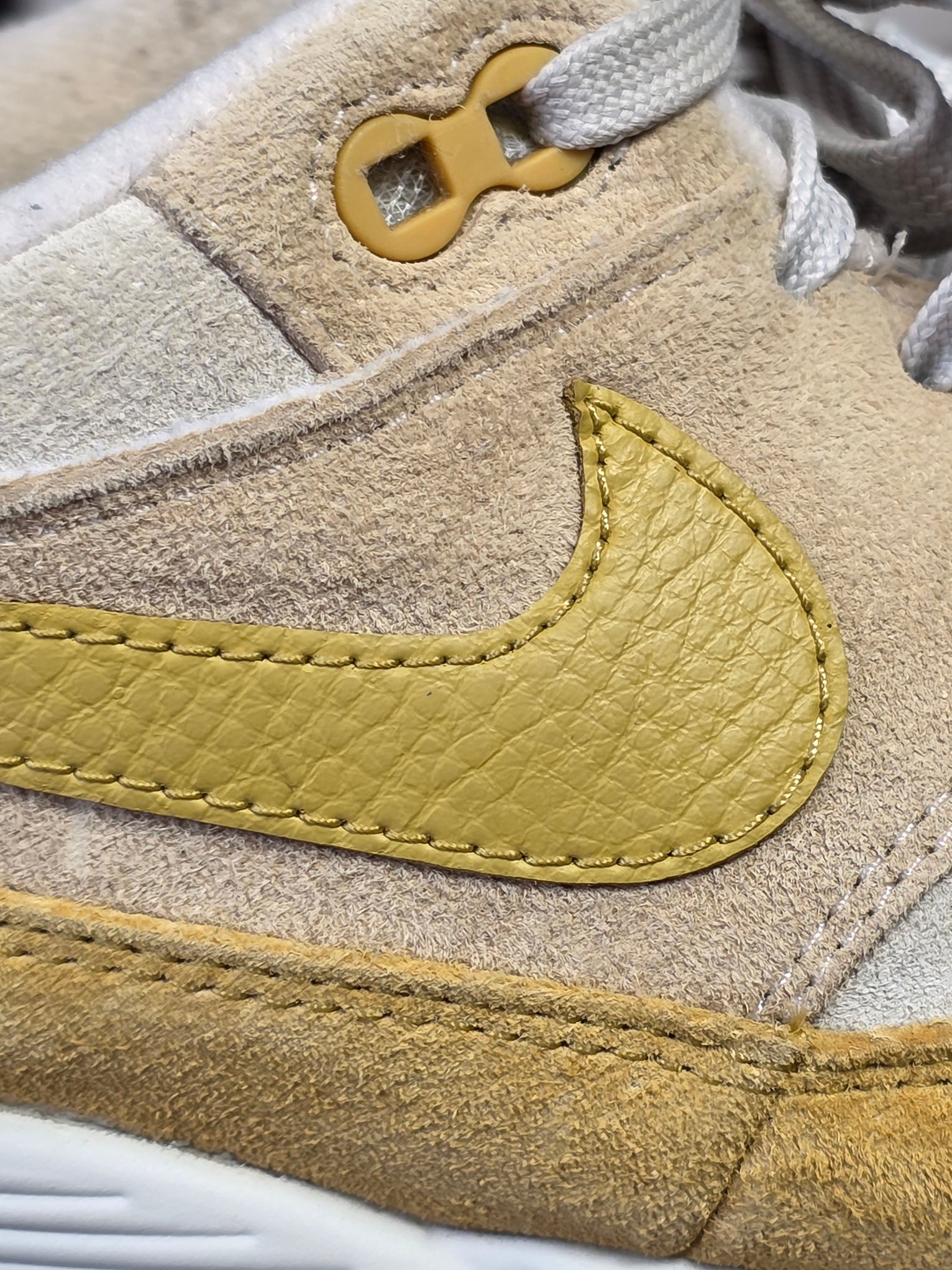 Nike Air max 90/1 Wheat Gold maat 41