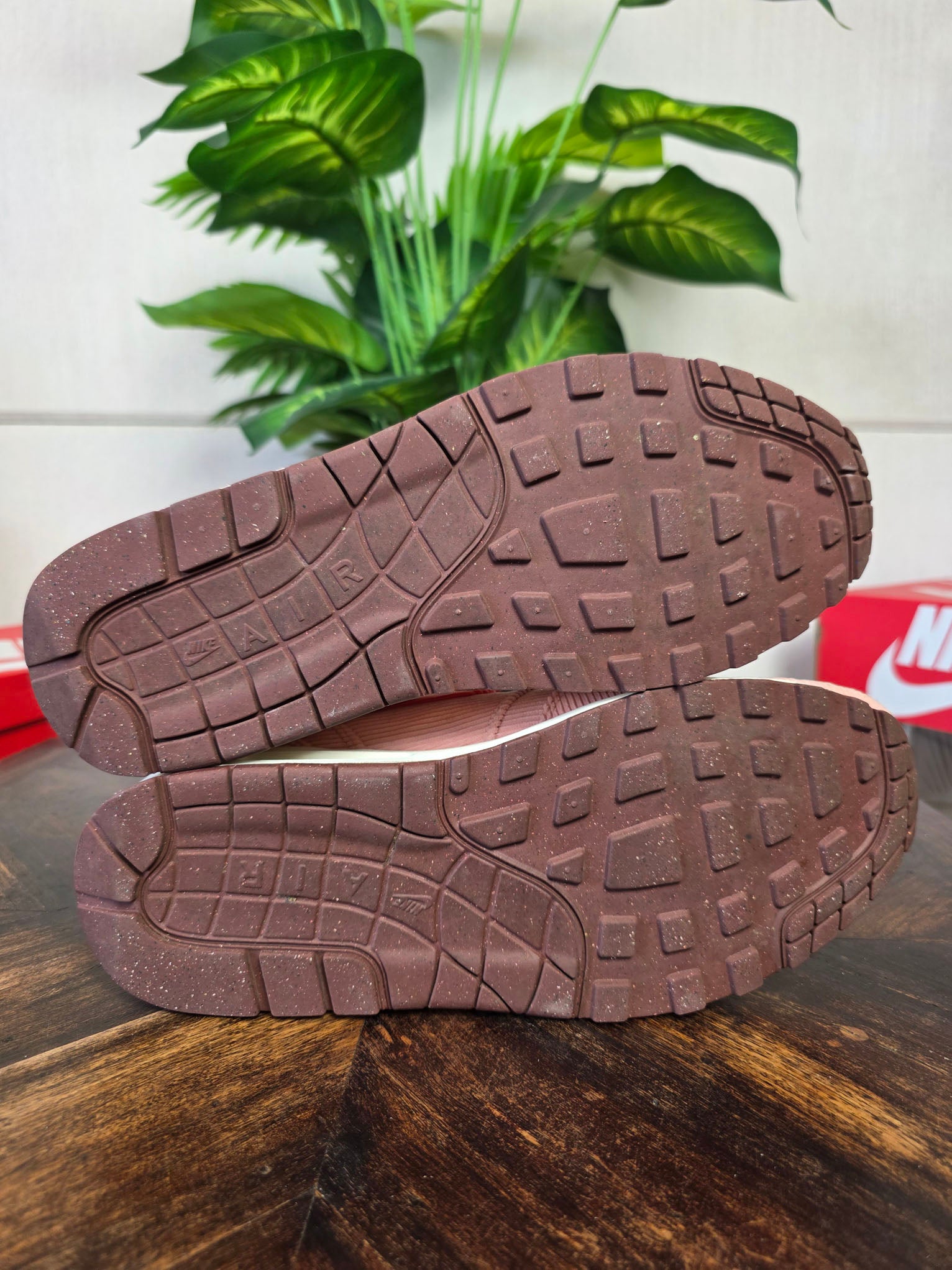 Nike Air Max 1 PRM Corduroy Stardust maat 45