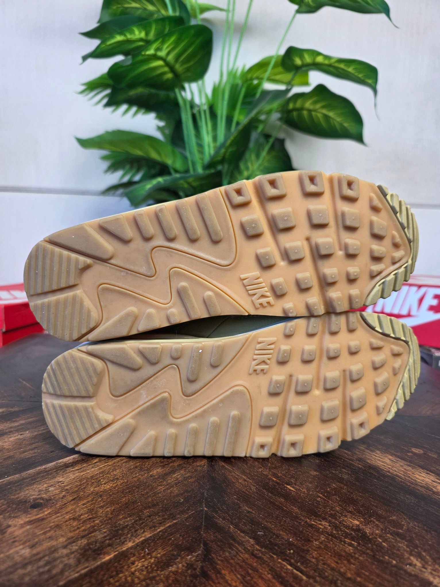 Nike Air Max 90 Wheat Grass maat 42