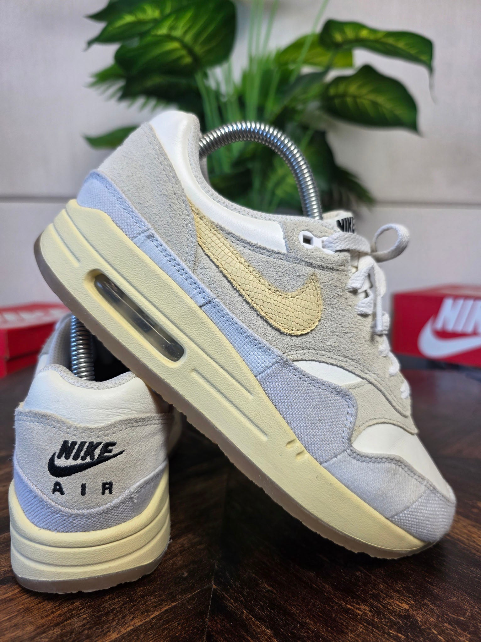 Nike Air Max 1 Crepe Light Bone maat 38,5