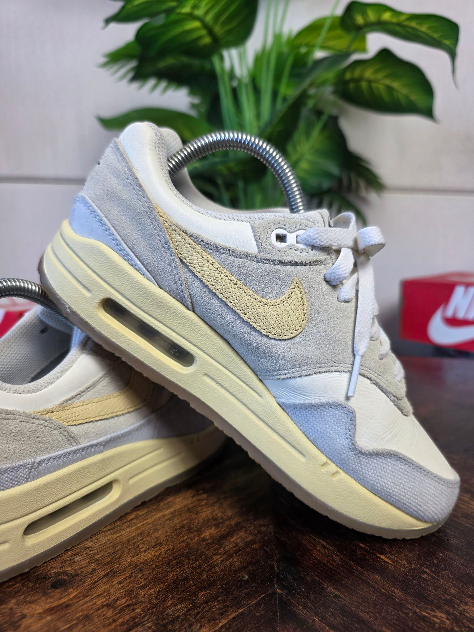 Nike Air Max 1 Crepe Light Bone maat 38,5