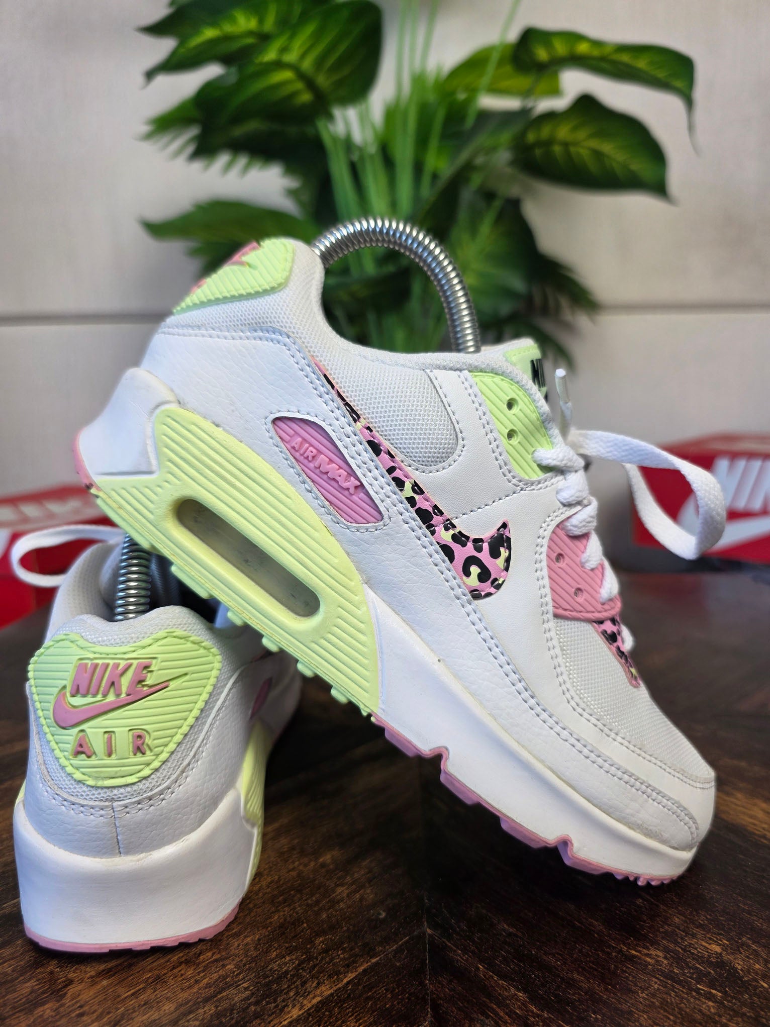Nike Air Max 90 Pink Barely Volt maat 37,5