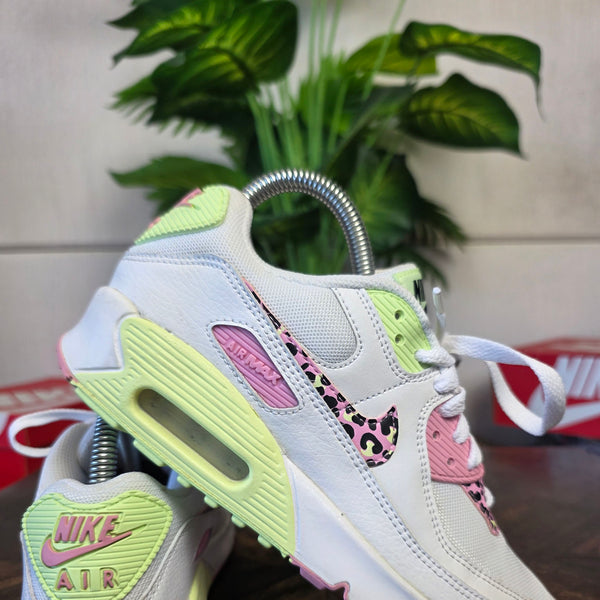 Nike Air Max 90 Pink Barely Volt maat 37,5