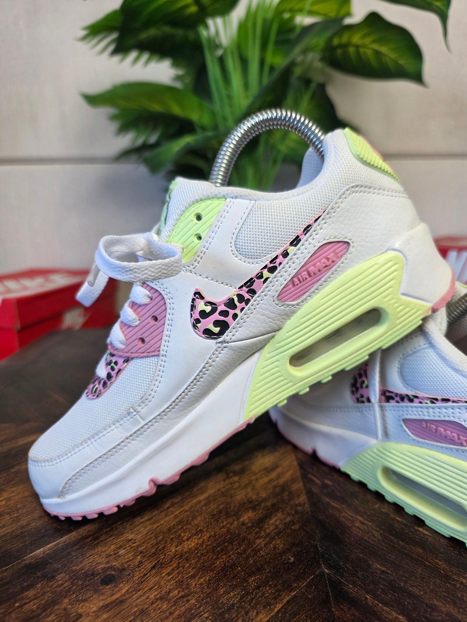 Nike Air Max 90 Pink Barely Volt maat 37,5