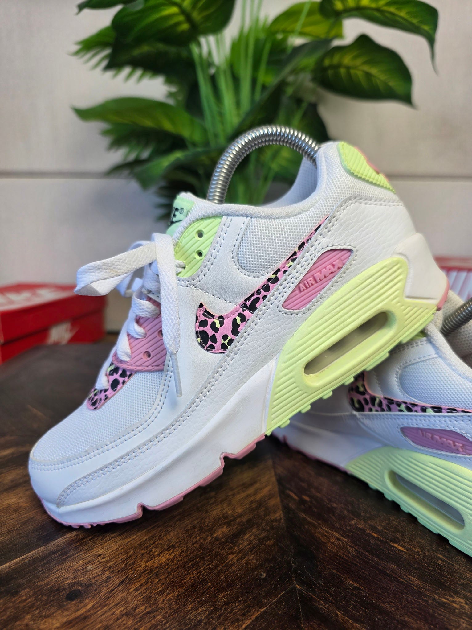 Nike Air Max 90 Pink Barely Volt maat 37,5